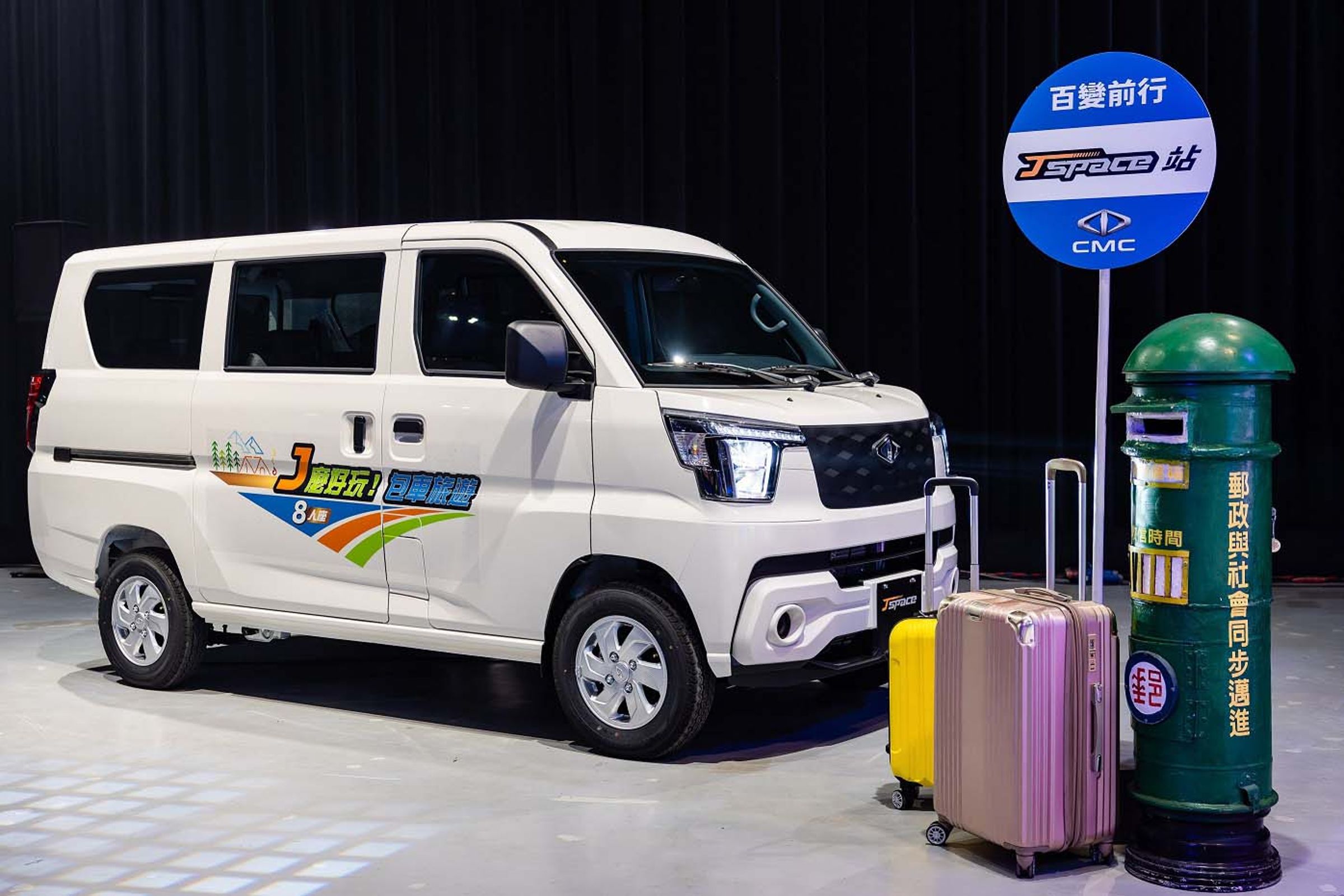  SPACE開出建議售價55萬元起，封頂則為訂作的五人豪華型客車建議售價70萬元。