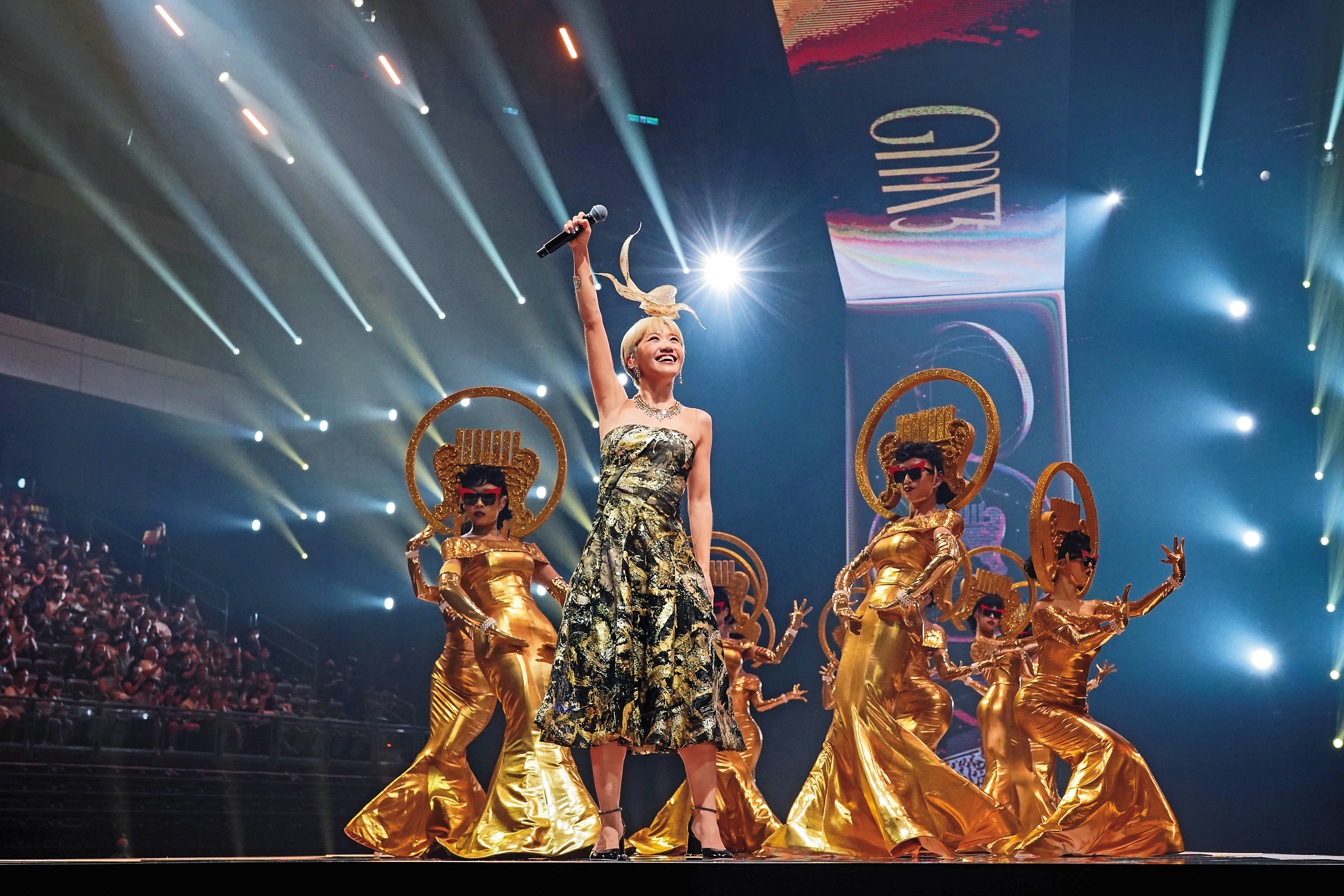 Lulu在金曲獎開場表演改編版〈蘑菇濃湯〉，引爆蘇打綠粉絲出征。（台視提供）