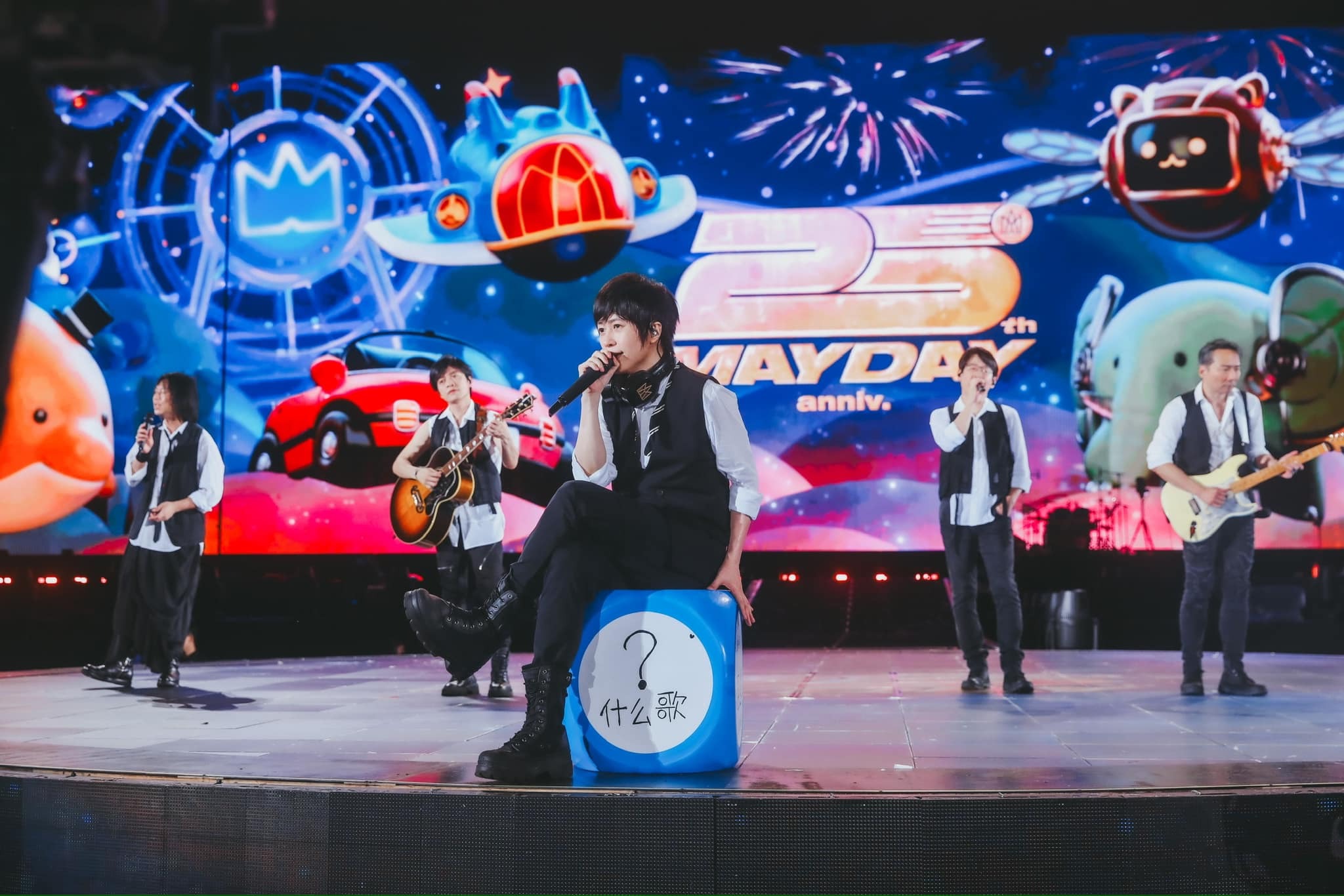 交長陳世凱請花蓮觀光業者配合11月五月天舉辦的公益演唱會，推出優惠行程、增加自由行補助。（翻攝自五月天 Mayday臉書）