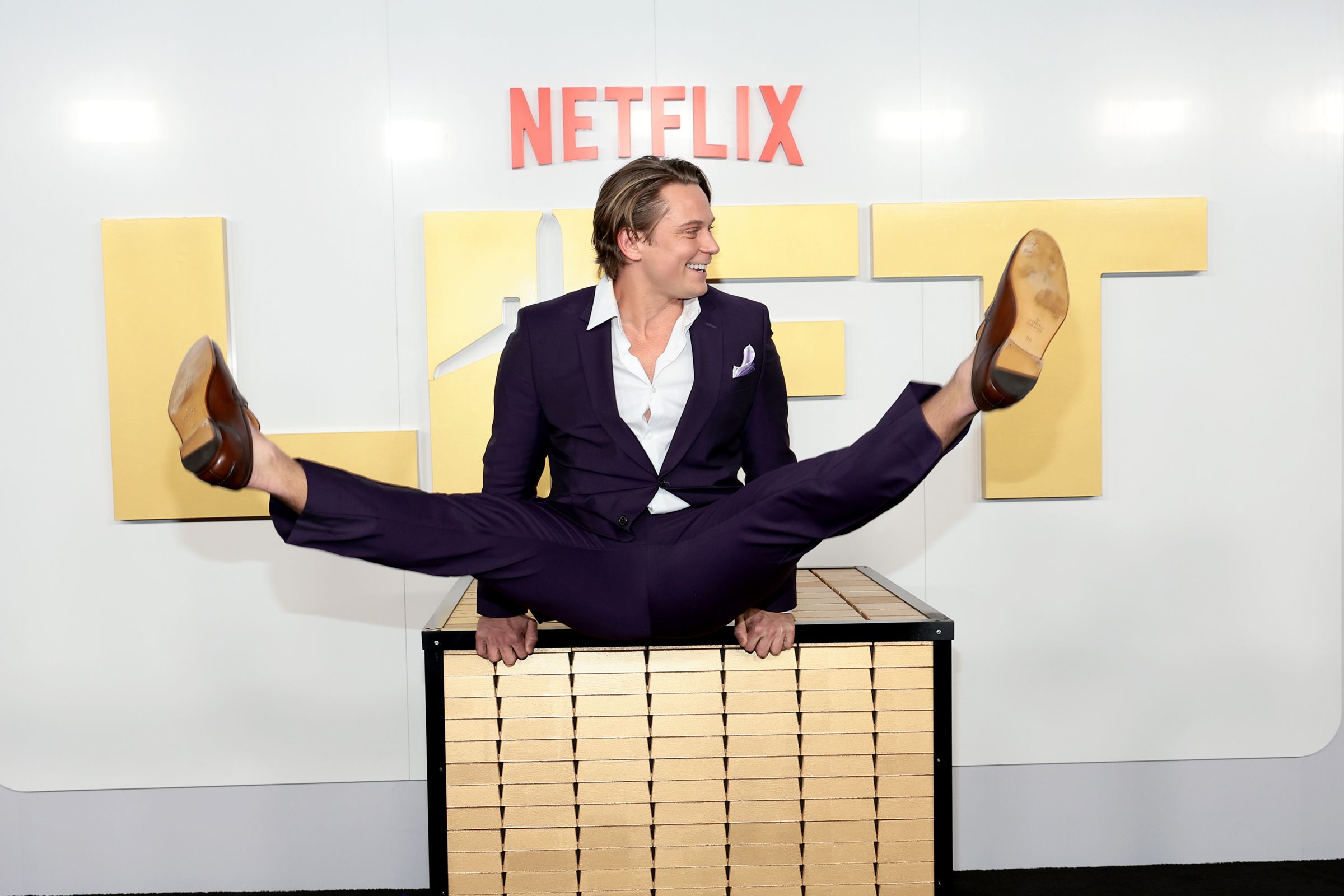 比利馬格努森證明自己的肢體異常靈活，動作片根本是小意思。（Netflix提供）