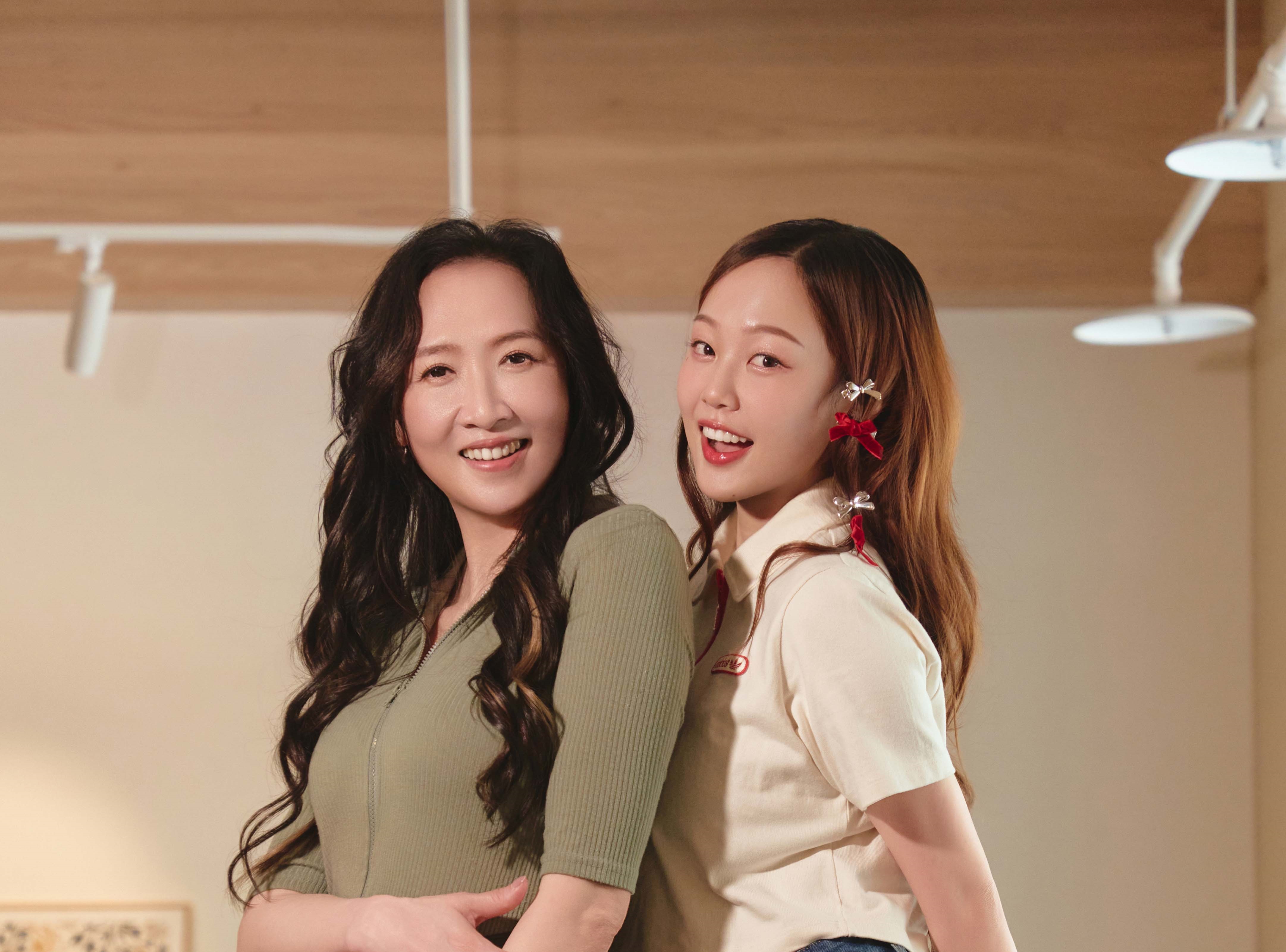 安吉與媽媽Julie也在母親節前夕一起接受訪問。（索尼音樂提供）