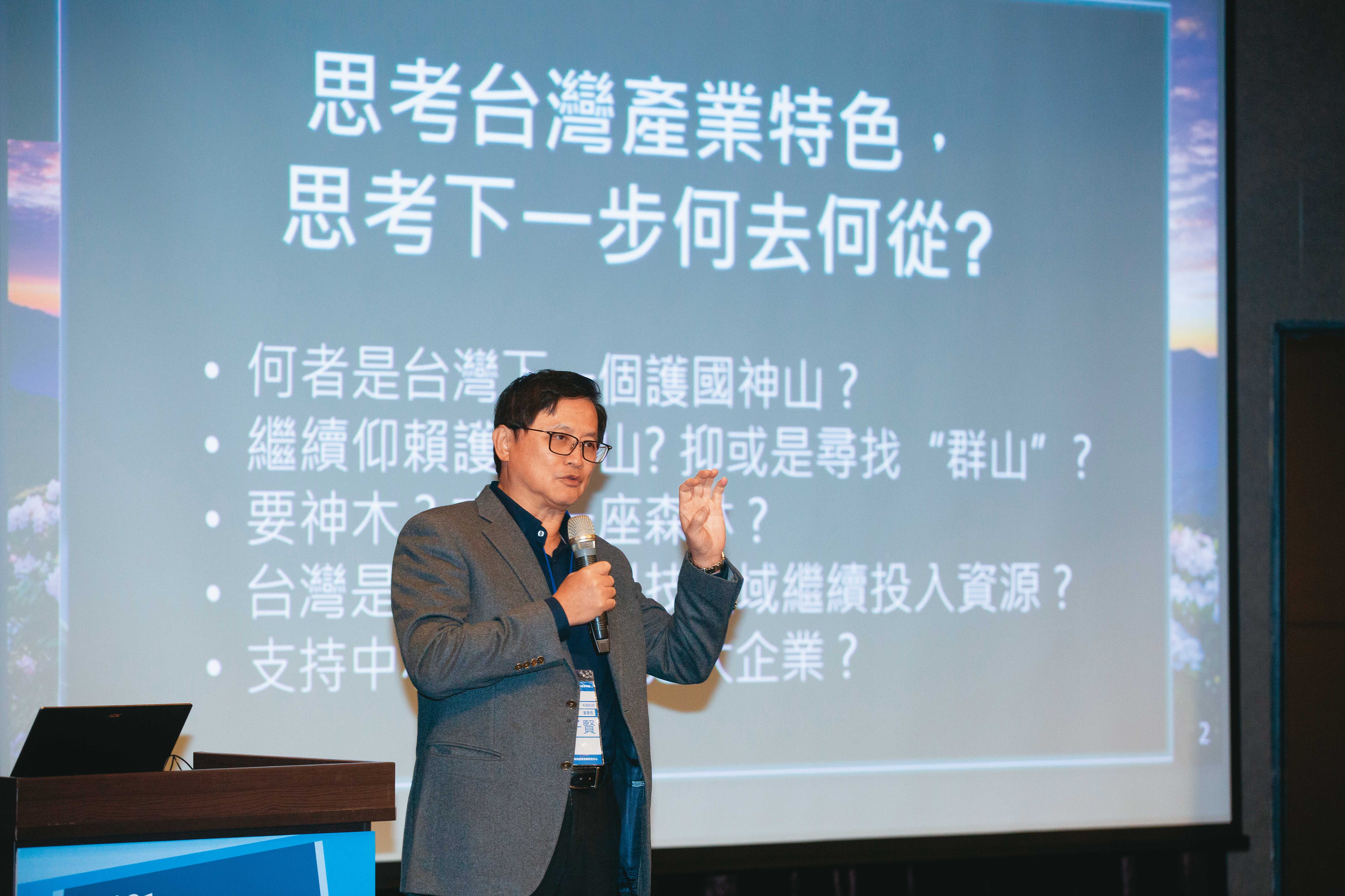 童子賢十分關注公眾議題,對於台灣產業何去何從,也提供不少建言。