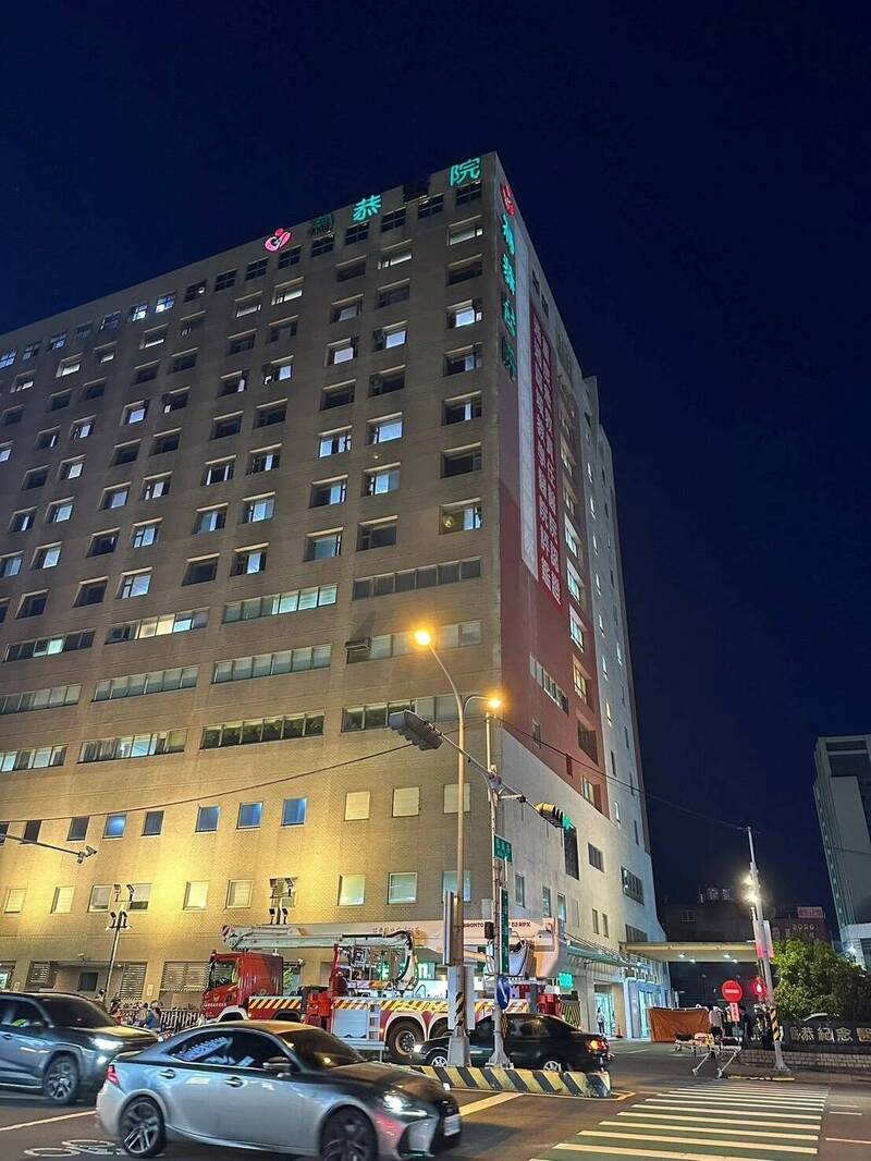 苗栗為恭醫院20日晚間發生墜樓事件。（消防提供）