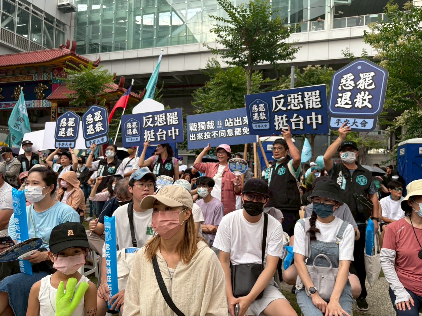 民眾黨創黨元老朱蕙蓉則喊話黃國昌「要大器一些」。（翻攝自臉書@朱蕙蓉）