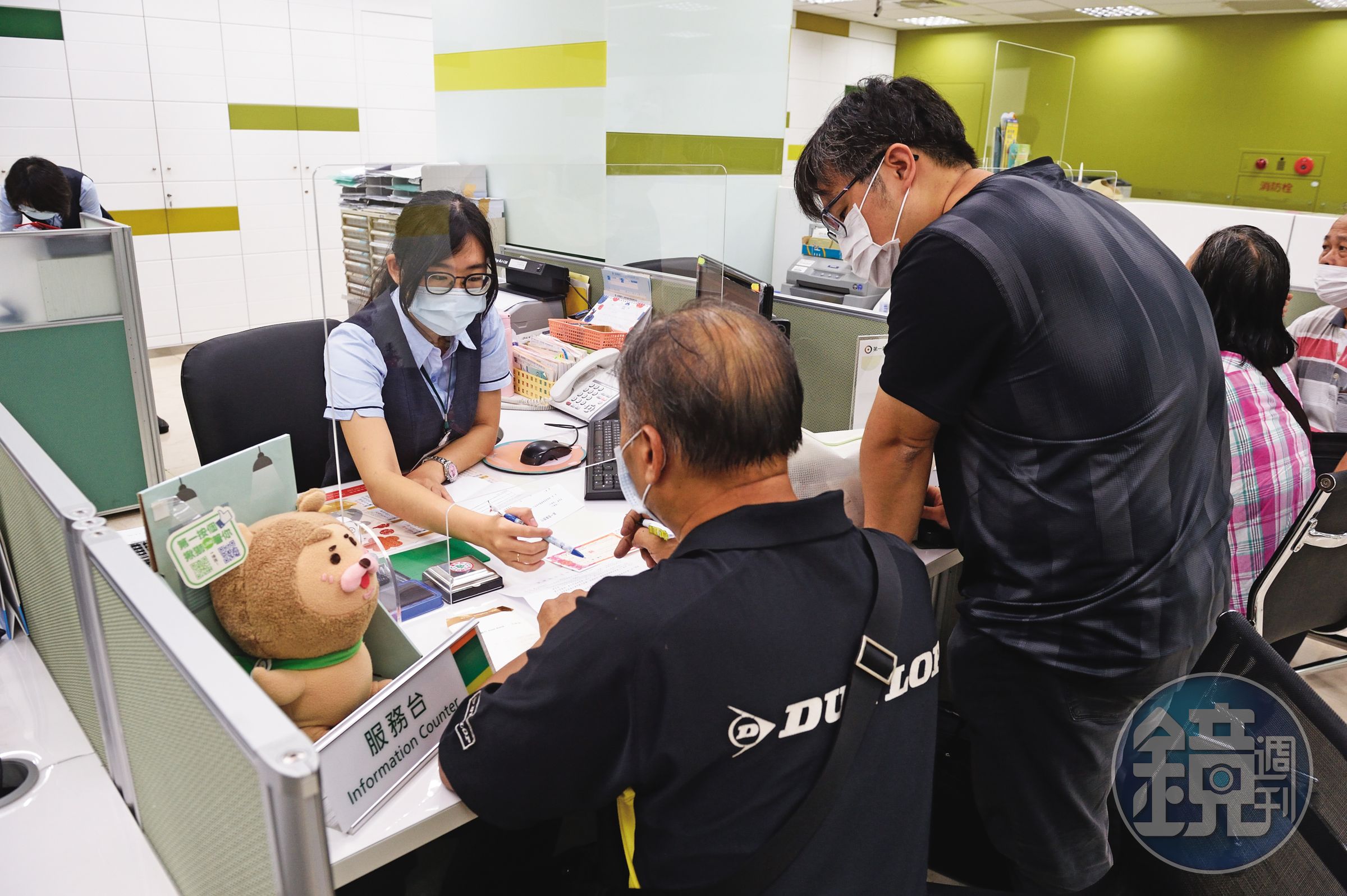 銀行祭出限貸令，調高利率或降低貸款成數，購屋民眾碰軟釘子。