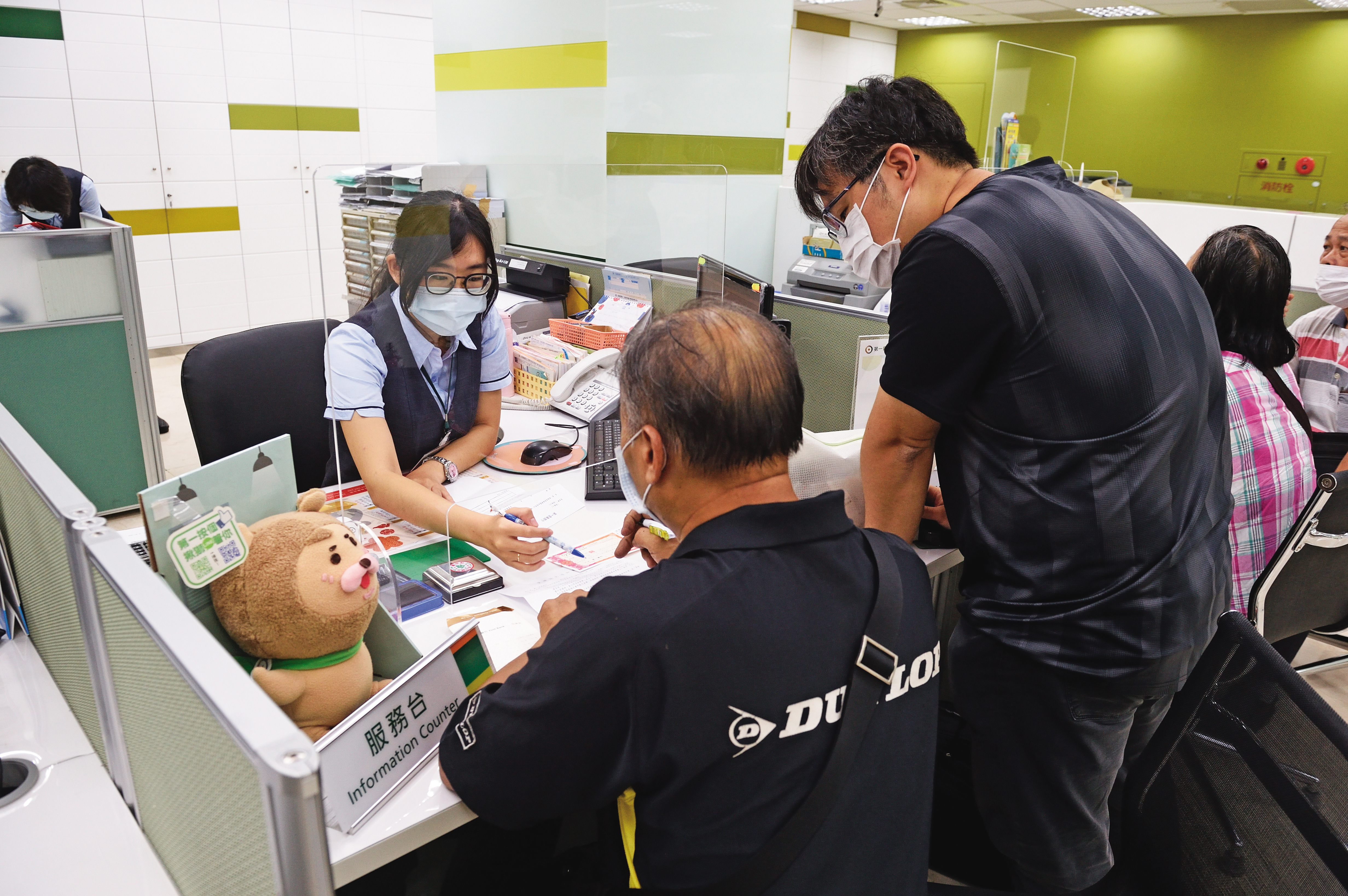 銀行祭出限貸令，調高利率或降低貸款成數，購屋民眾碰軟釘子。