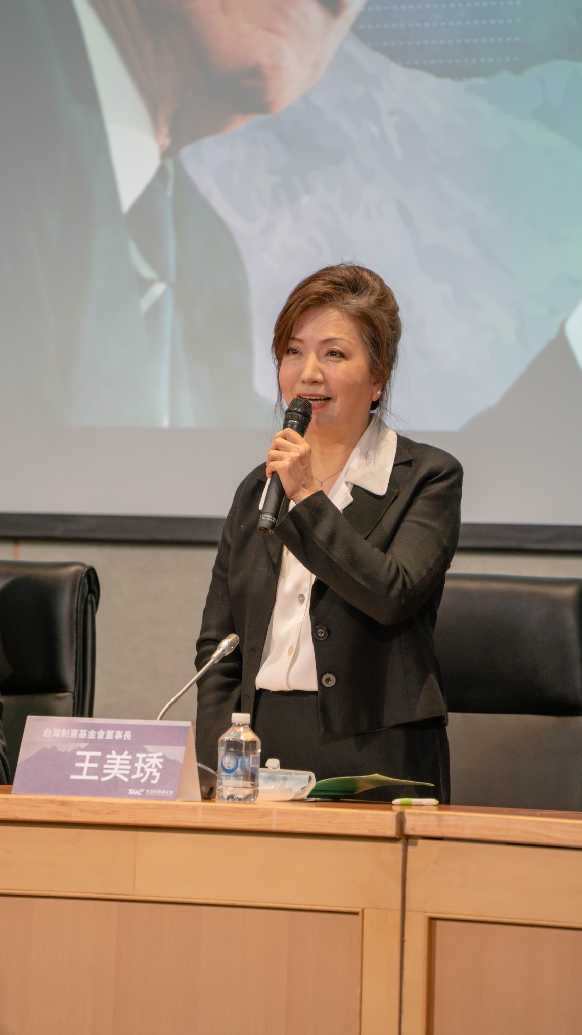 辜寬敏遺孀王美琇接下制憲基金會董事長職位,續推制憲工程。(制憲基金會提供)