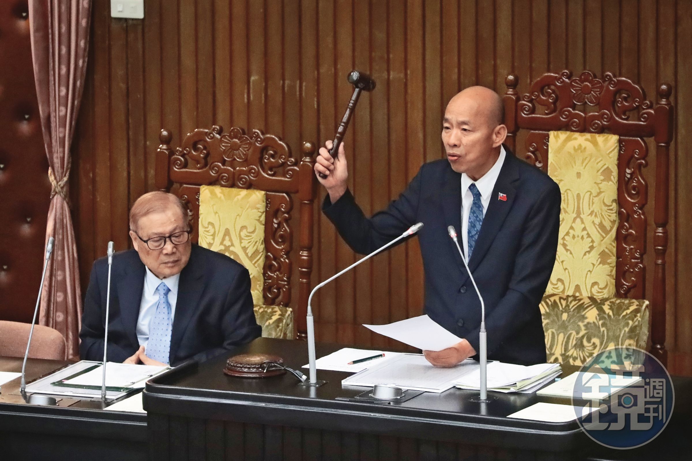 朝野協商卡關,立法院長韓國瑜(右)發飆痛罵立法院病態,被暗黑勢力把持。(鏡報林煒凱)