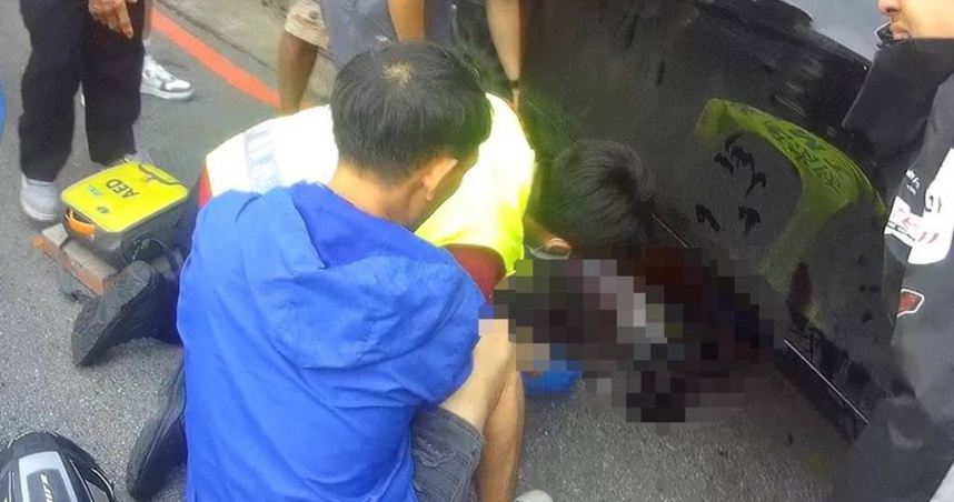 生日卻成死期…戴姓騎士遭賓士左轉撞擊亡,父親崩潰求影片。(翻攝畫面)