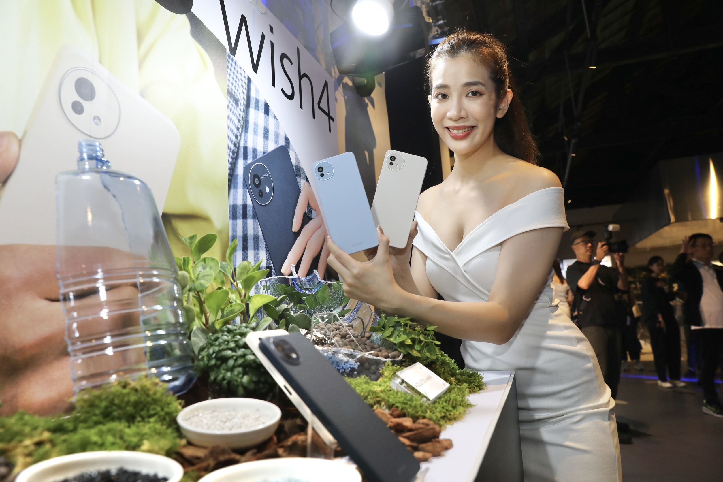 11日台灣夏普發表了AQUOS R9和AQUOS wish4兩款全日製手機。