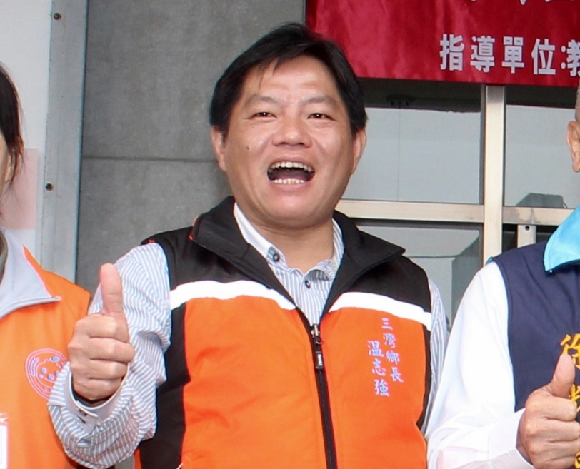 苗栗縣前三灣鄉鄉長温志強涉貪污收賄，共計上百條罪名，總刑期超過499年，傳出他已棄保潛逃至香港。（翻攝自苗栗縣政府）