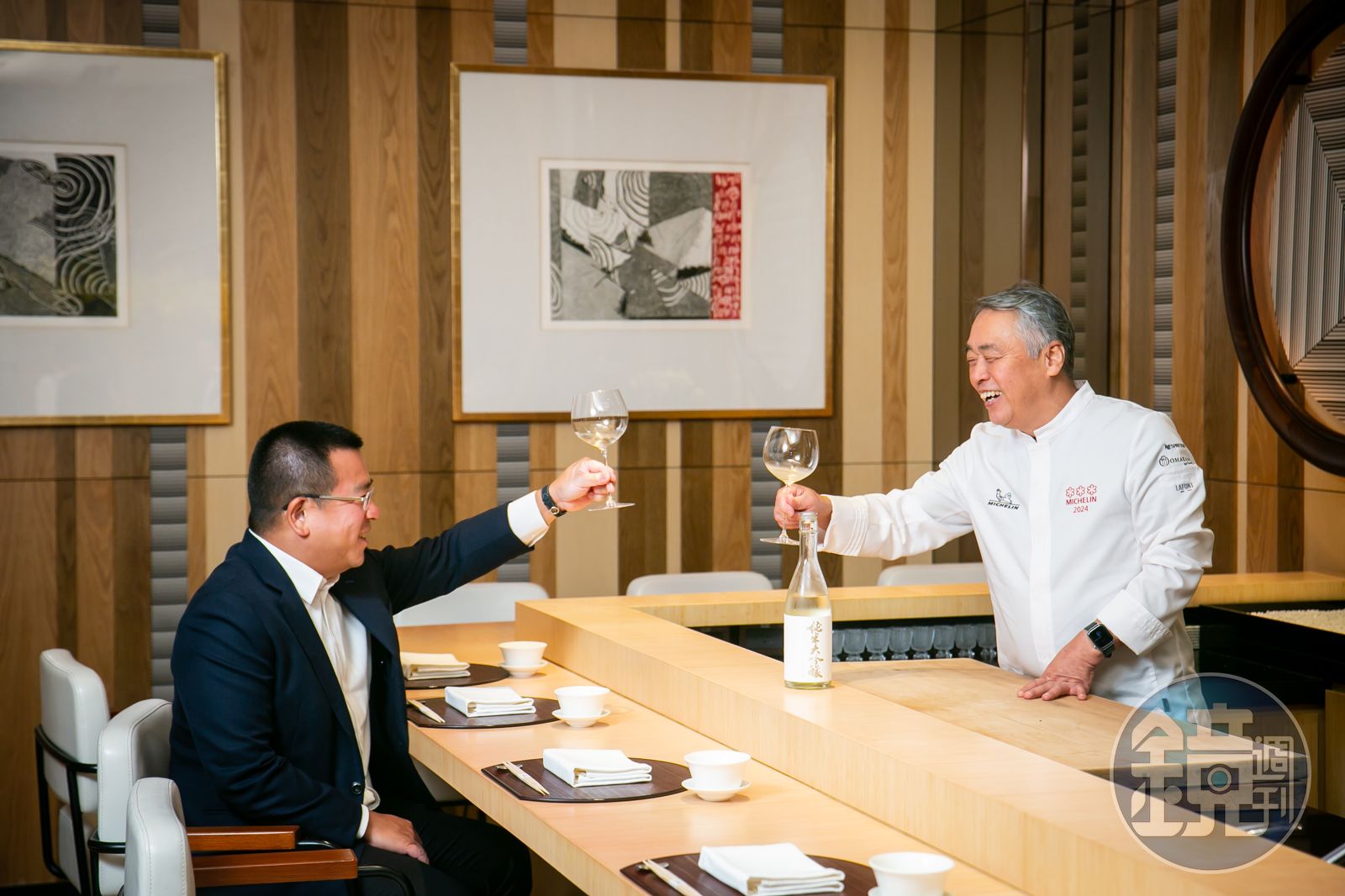 神田裕行與劉恆昌相識近20年，他此行帶來自己耕種米製成的清酒，杯觥交錯中顯現好交情。
