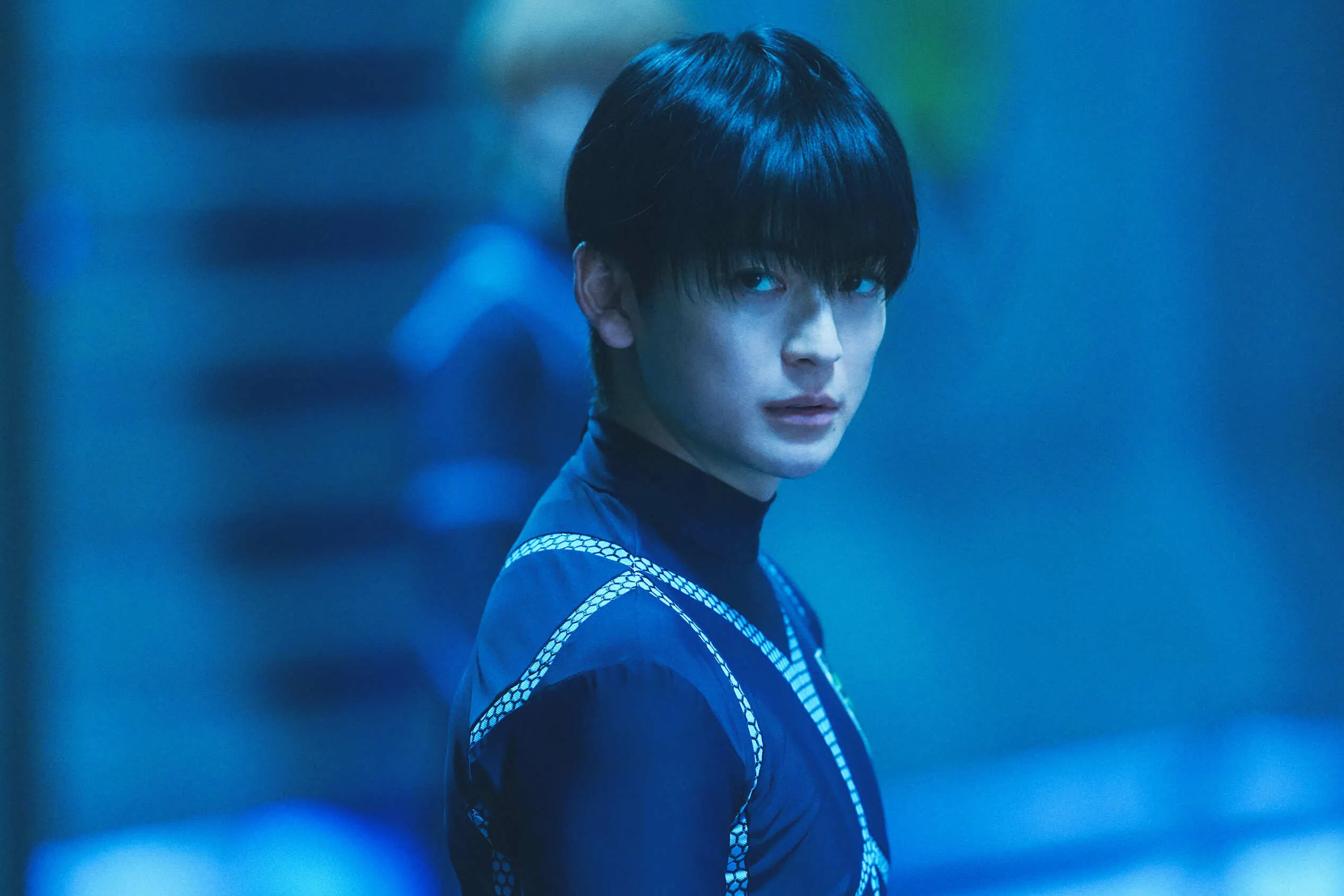 高橋文哉飾演真人版《藍色監獄》主角「潔世一」。（甲上娛樂提供）
