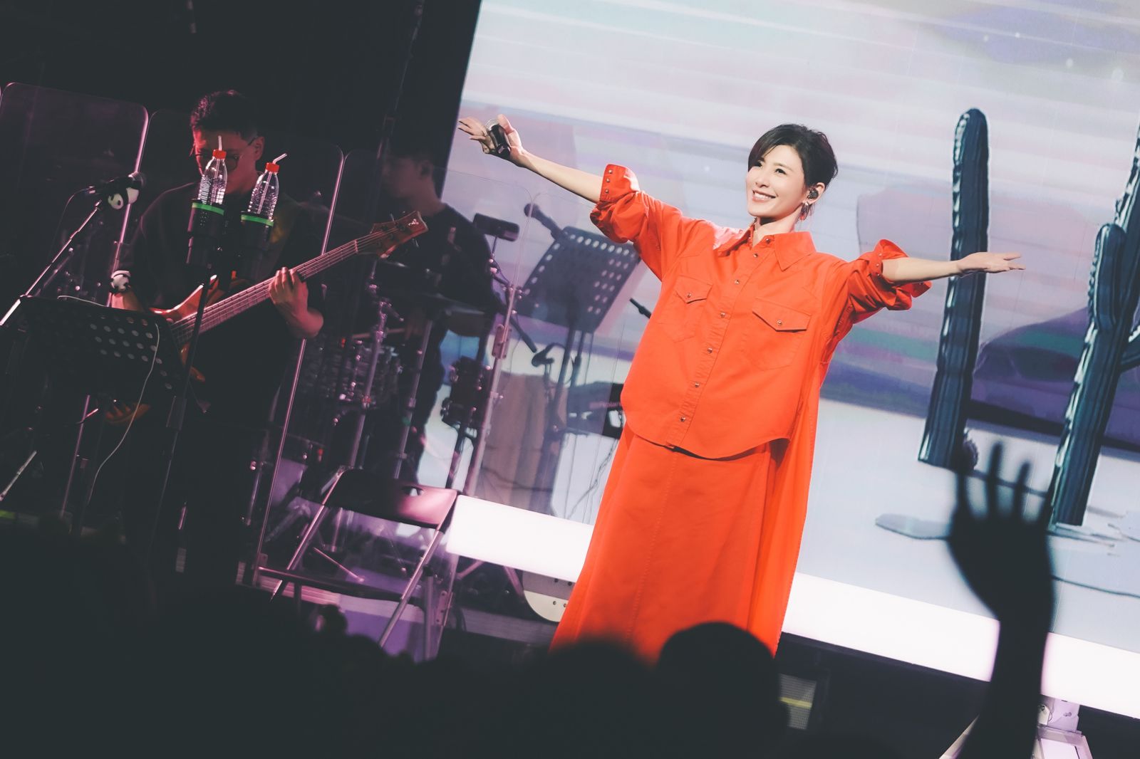 蘇慧倫巡迴演唱會落幕　合唱〈失戀萬歲〉後丁噹獻上臉頰吻