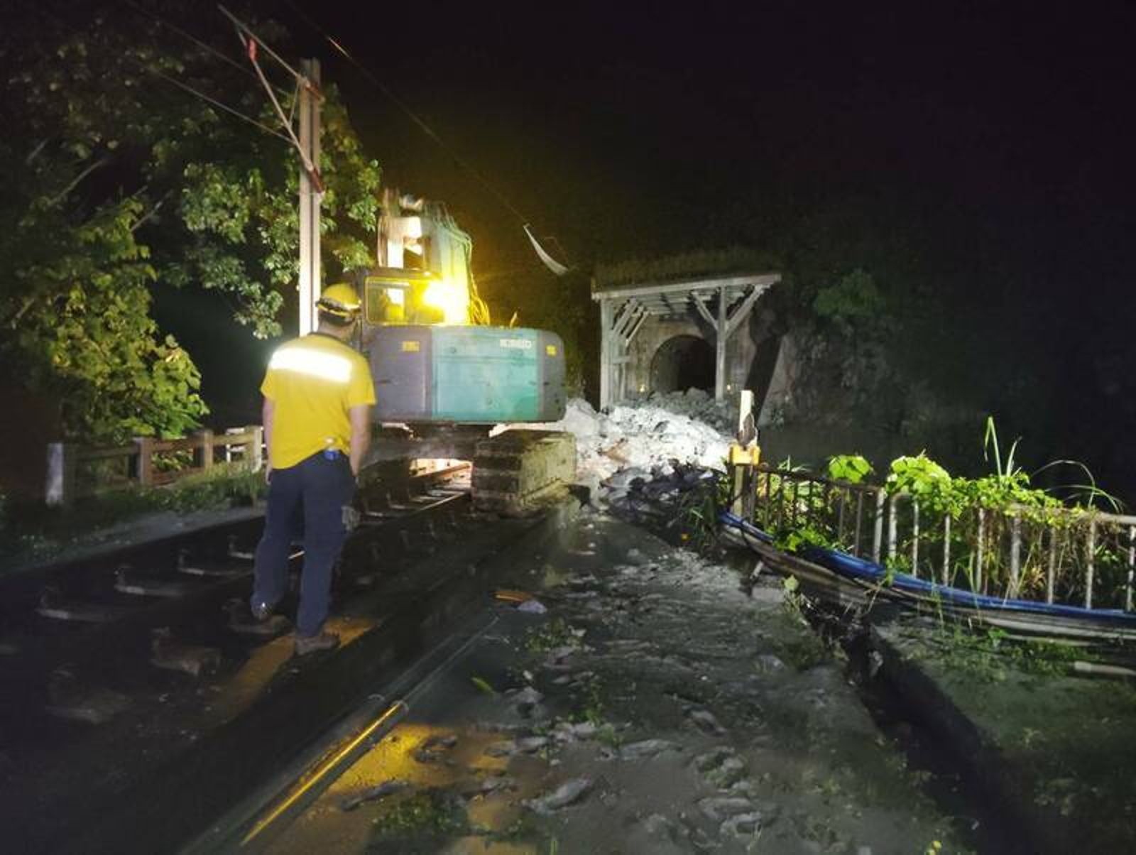 台鐵全線班次調整一次看！　花蓮暴雨癱瘓北迴線「柴聯車搶接駁」