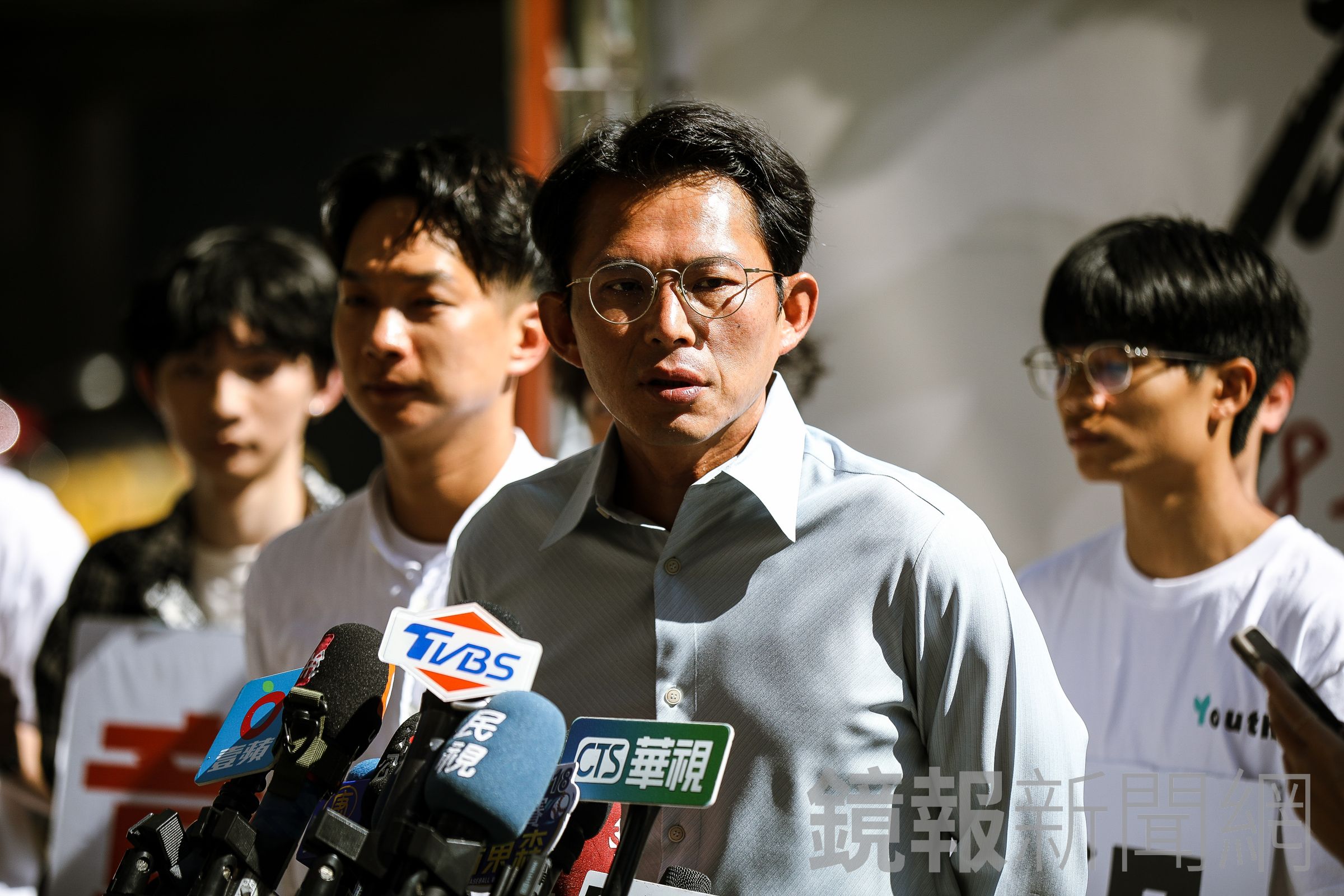 黃國昌今再度被問及兒子國籍問題,仍沒有正面回答,稱不願隨之起舞。(鏡報鄒保祥攝)