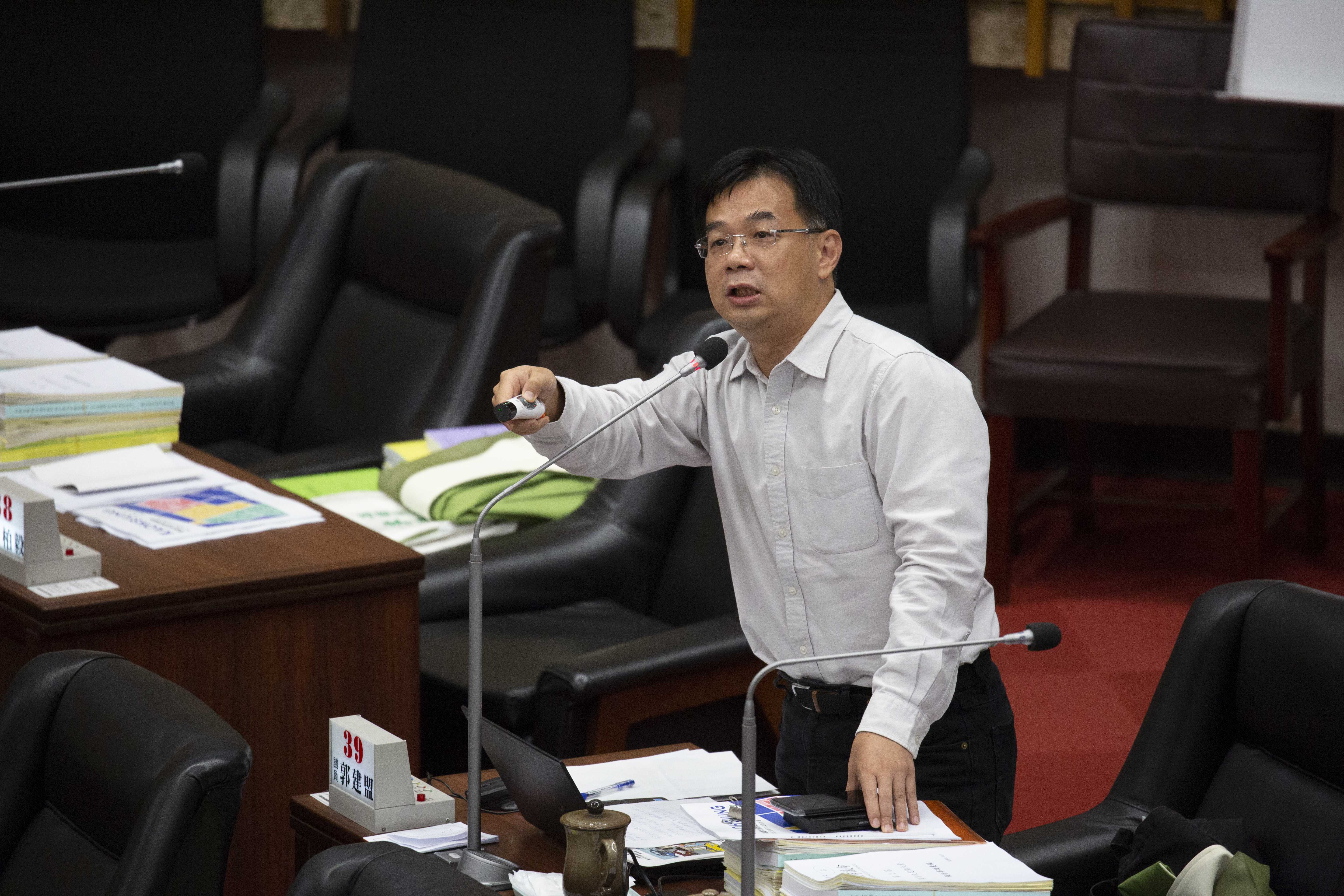 被點名接棒趙天麟參選立委的郭建盟，今天表態自己願意承擔此責任。（本刊資料照）