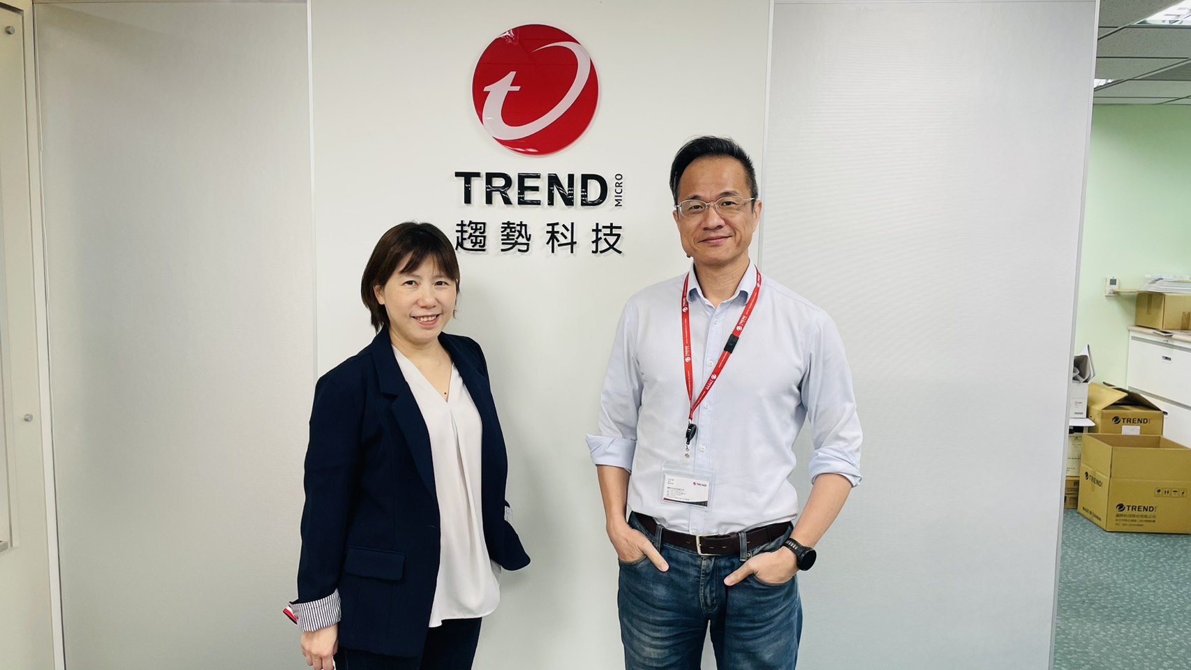 趨勢科技行銷部協理陳亭妏（左）、產品管理部協理沈政彥（右）近年積極在全球尋求打詐夥伴，佈局防詐產品市場。