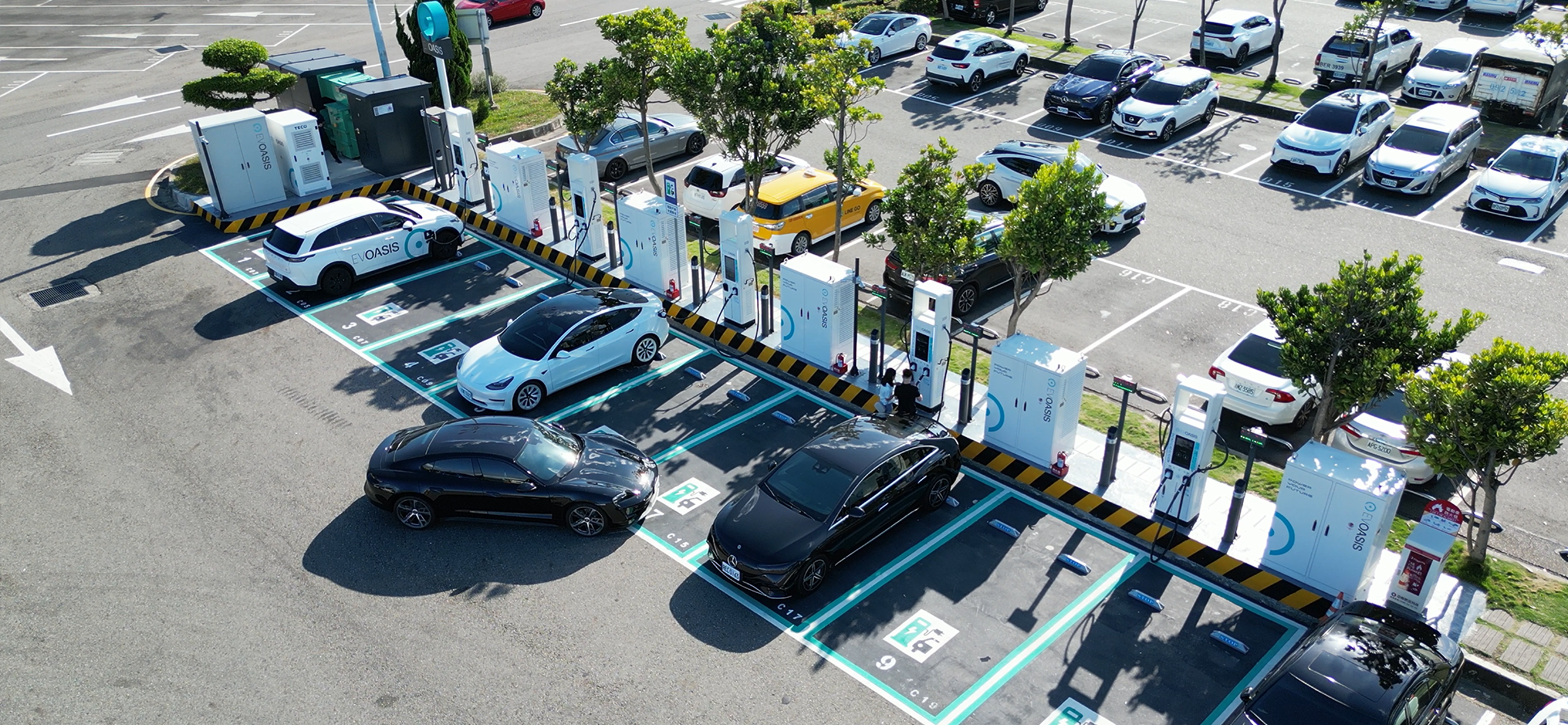 EVOASIS與高速公路休息區的合作持續深化，車主只需啟用EVOASIS APP即可查找啟動國道全品牌充電樁，還能享優惠