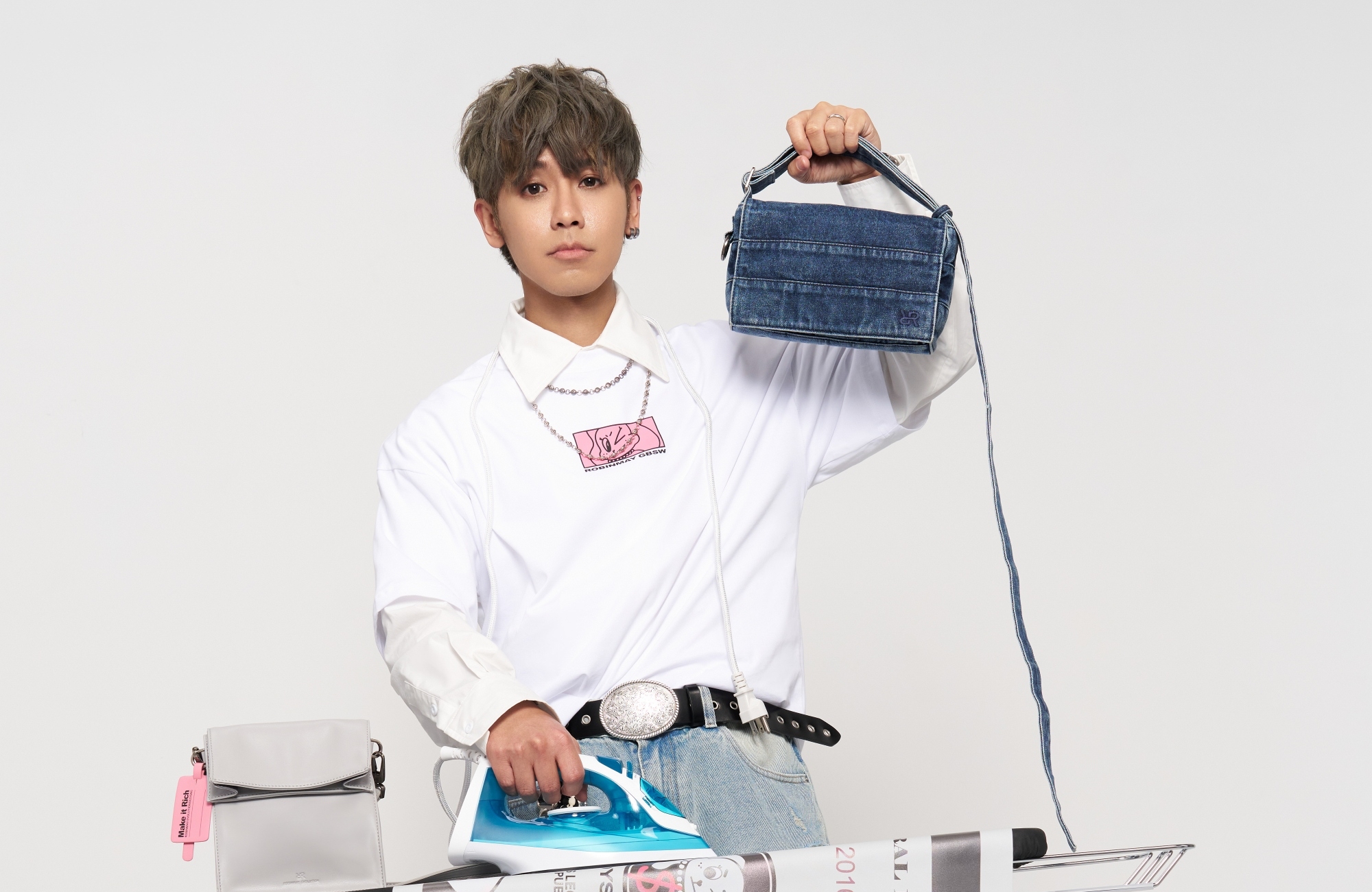 鼓鼓跨足設計，從日常生活零感為設計包款注入能量。（相信音樂提供）