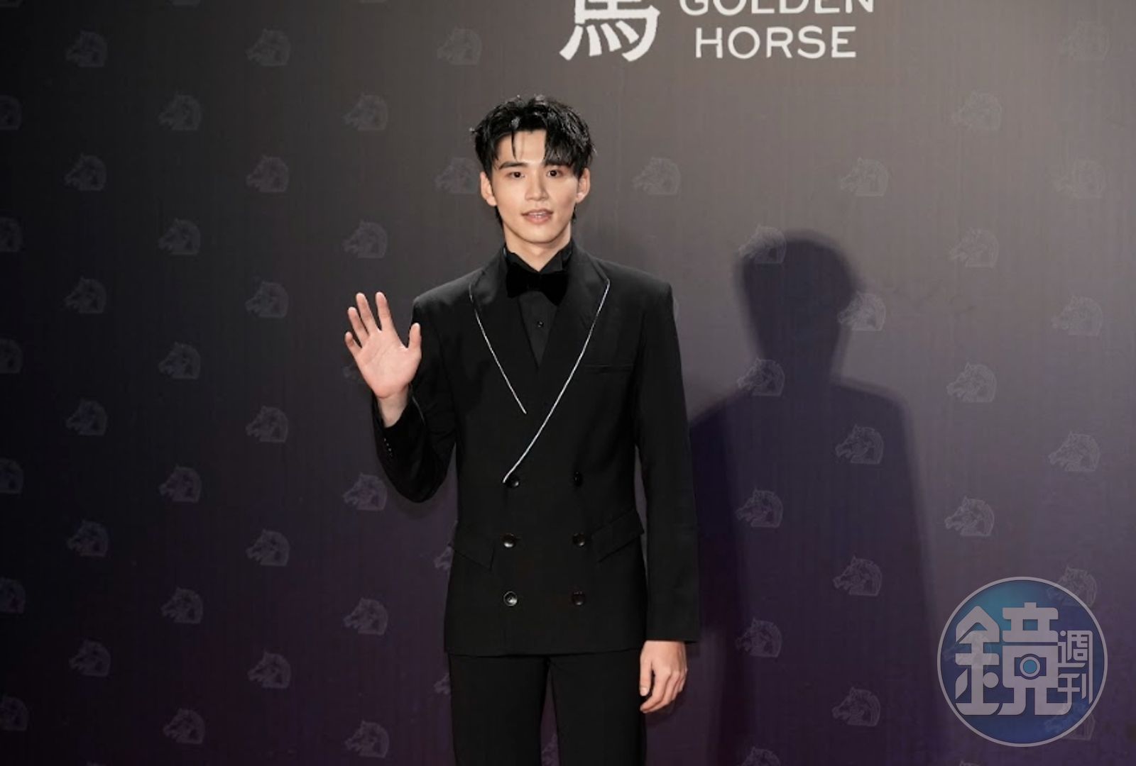 金馬62／陷不倫風波仍帥氣登紅毯！　王品澔一身黑西裝現身「盼一切順利」