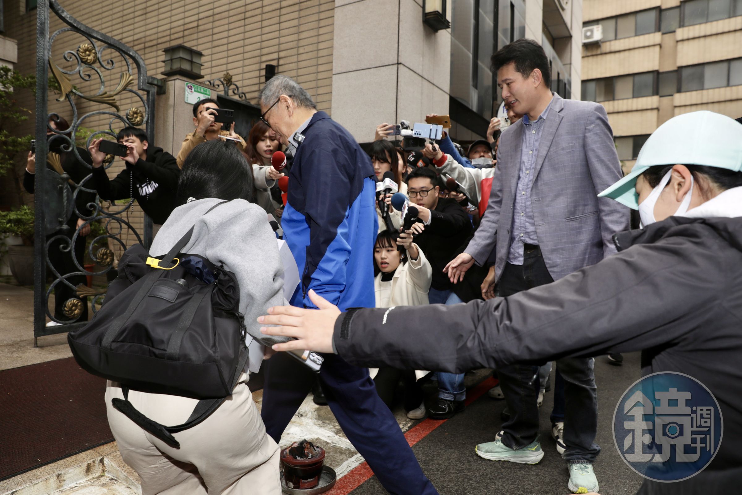 柯文哲今中午成功獲釋返家。