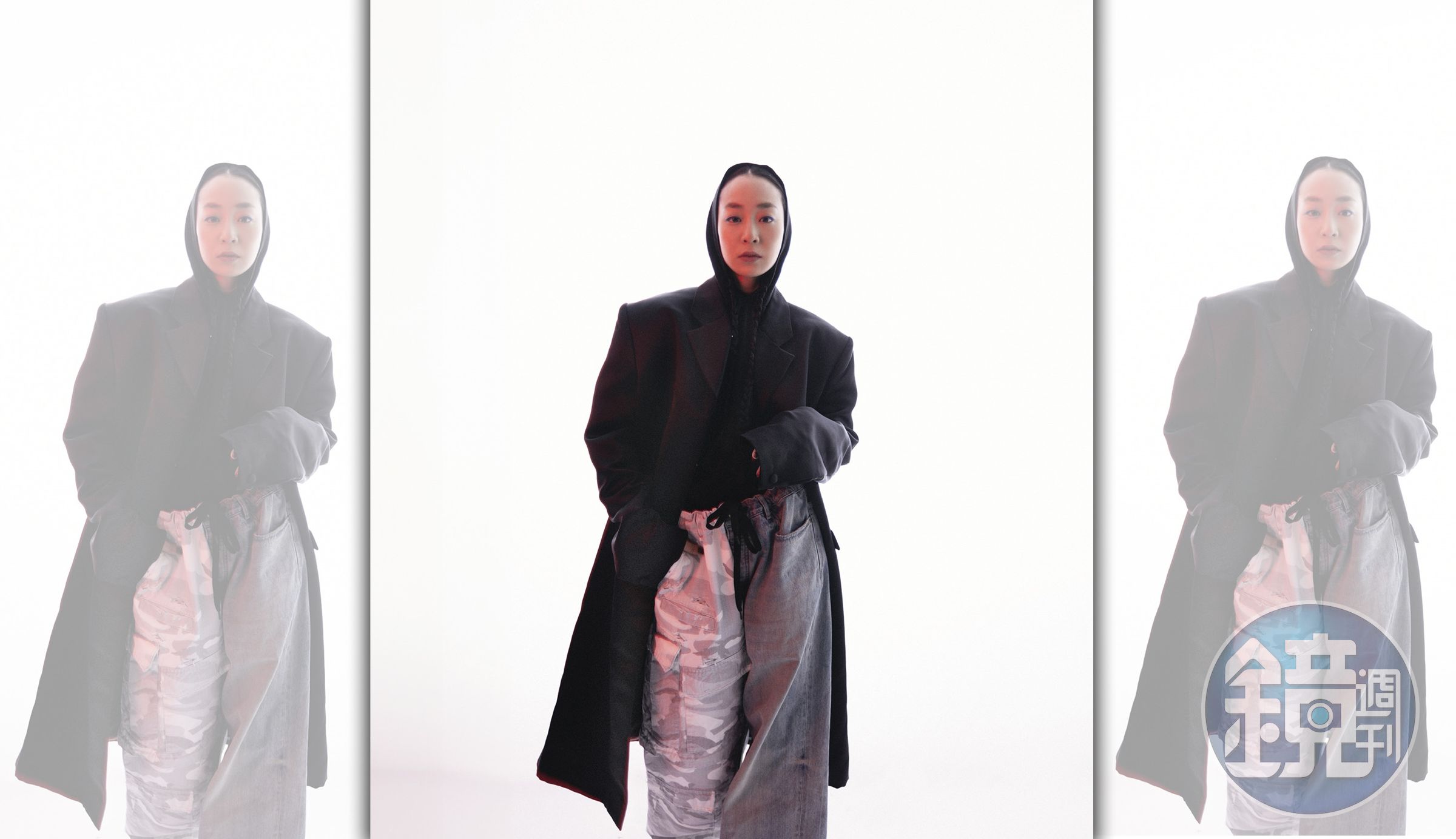 公爵夫人黑色絲緞繭形大衣 NT$215,000 by Givenchy；黑色連帽棉質T NT$25,000 by Balenciaga；拼接丹寧褲 NT$86,400 by Balenciaga；黑色尖頭鞋 NT$36,500 by Givenchy。
