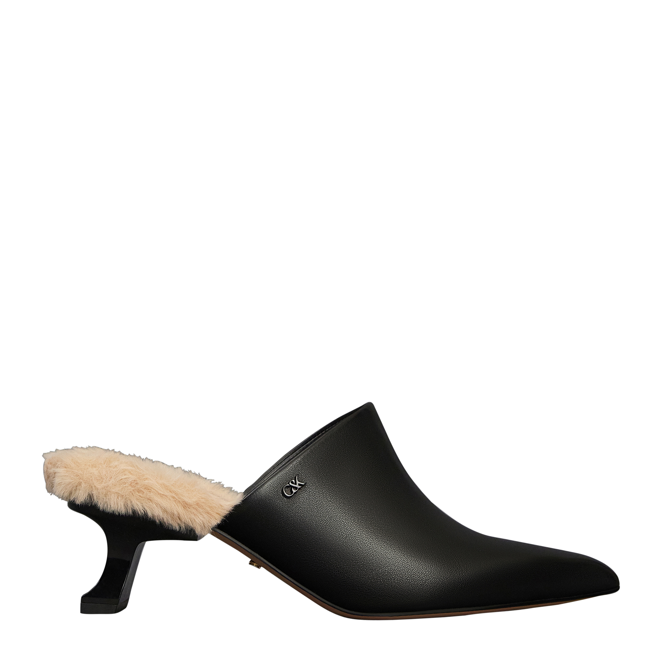 真皮尖頭穆勒跟鞋。NT$2,990。（CHARLES & KEITH提供）