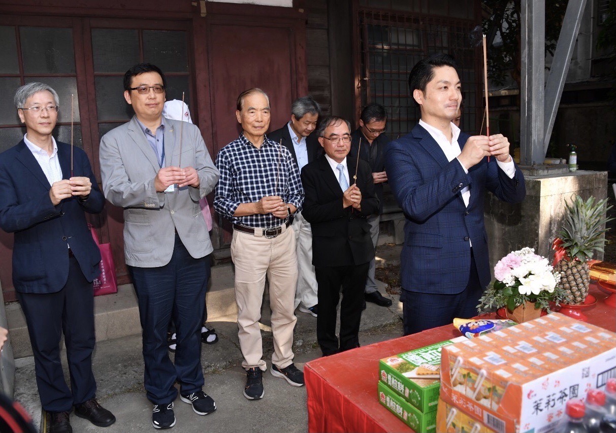 蔣萬安今與台大校長陳文章一起見證直轄市定古蹟日式宿舍修復開工。（台北市政府提供）