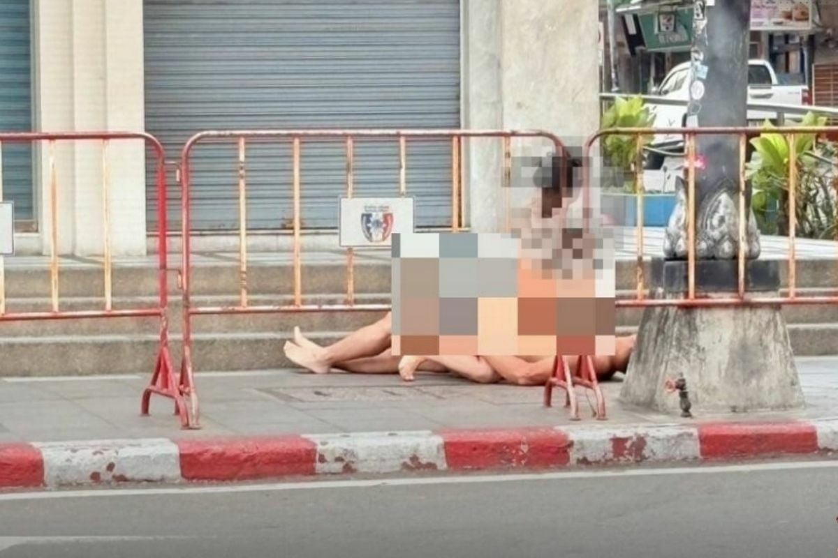 男主角先架好攝影機，隨後脫去衣褲，並和全裸的女主角，在人行道上當街活春宮。（翻自《The Thaiger》）