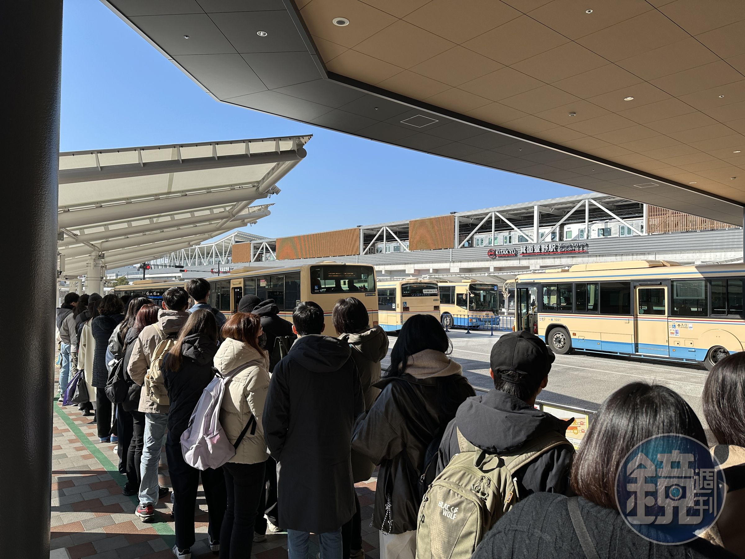 可轉乘巴士或是搭乘計程車上山。
