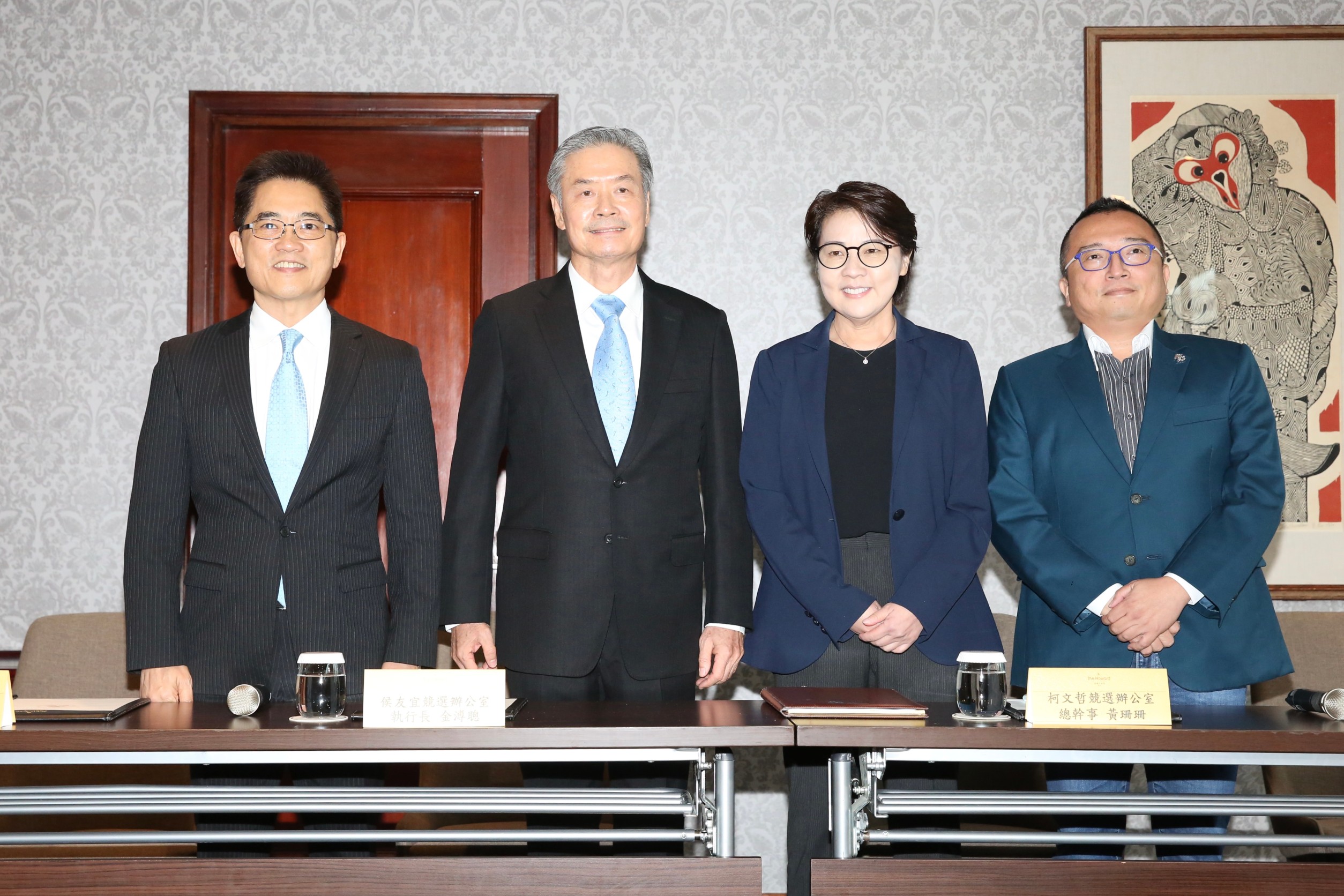 柯文哲競選辦公室主任周榆修（右一）代表民眾黨參加藍白合幕僚會議。