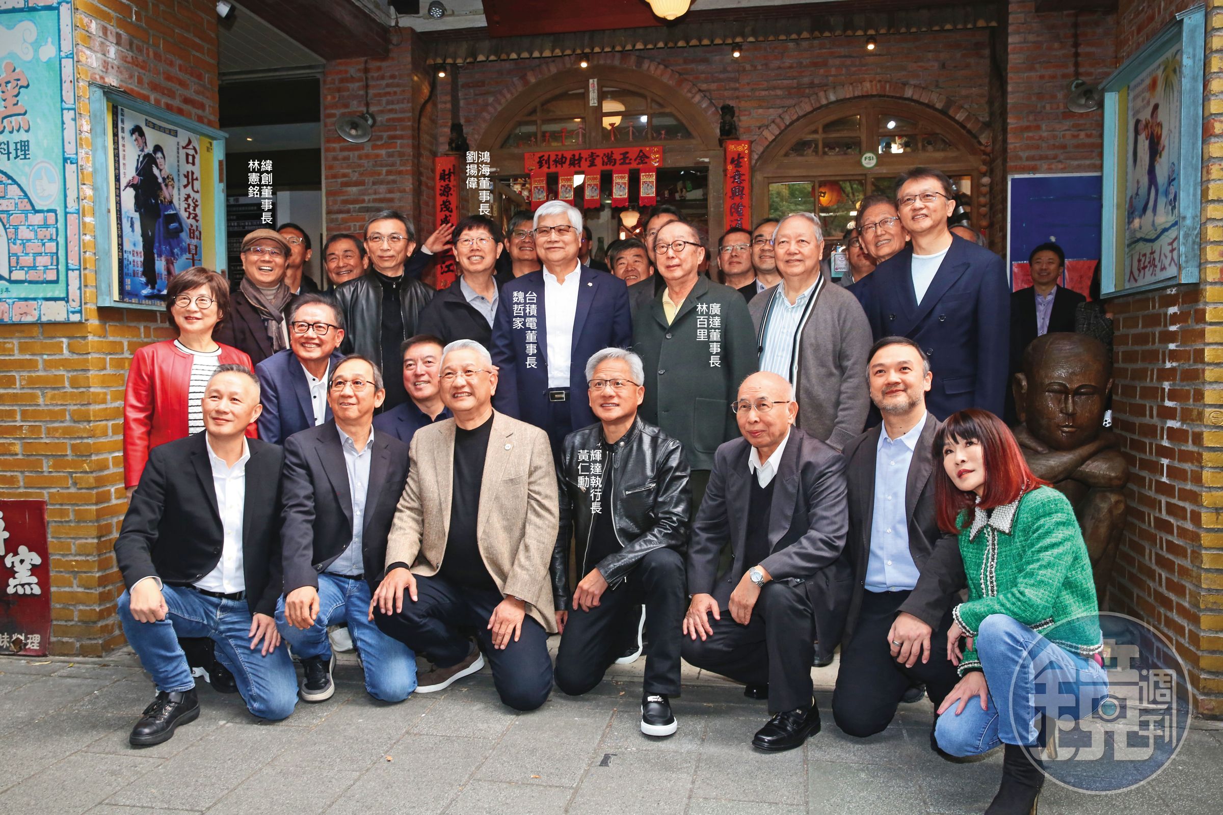 政府多次拜託赴美設廠的電子業大老闆相助，給美方一個投資大禮。