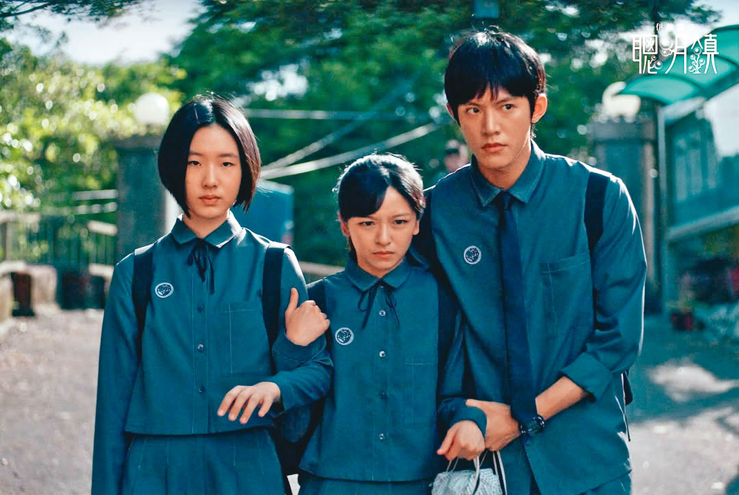 許曦文（左起）、陳姸霏、余杰恩在《聰明鎮》飾演升學壓力下捲入恐怖事件的學生。（奇蹟映畫所提供）