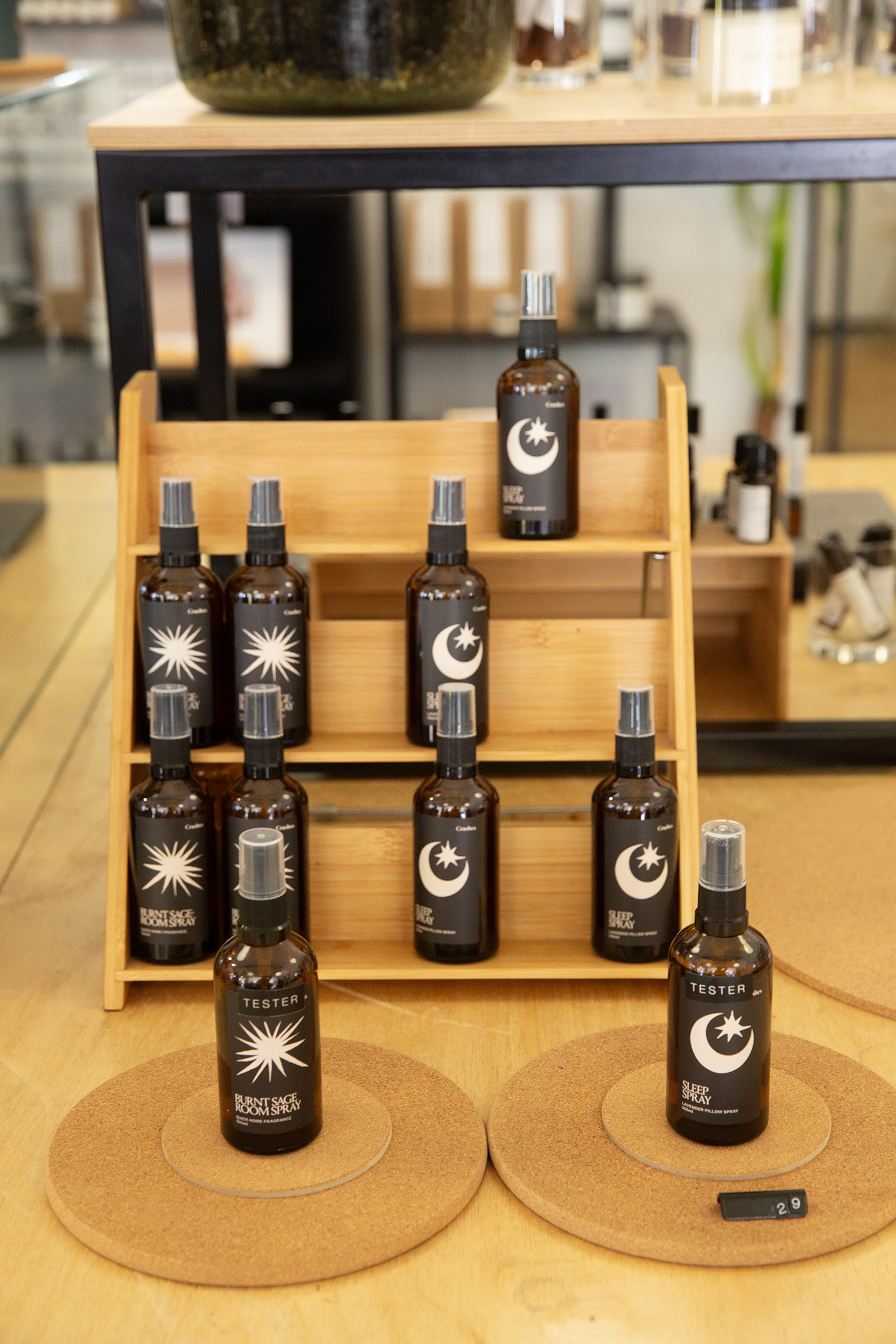 這次在Wellington Apothecary選購睡眠噴霧,將植物香氣帶回旅途中,為日常休息增添熟悉的氣味與儀式感。