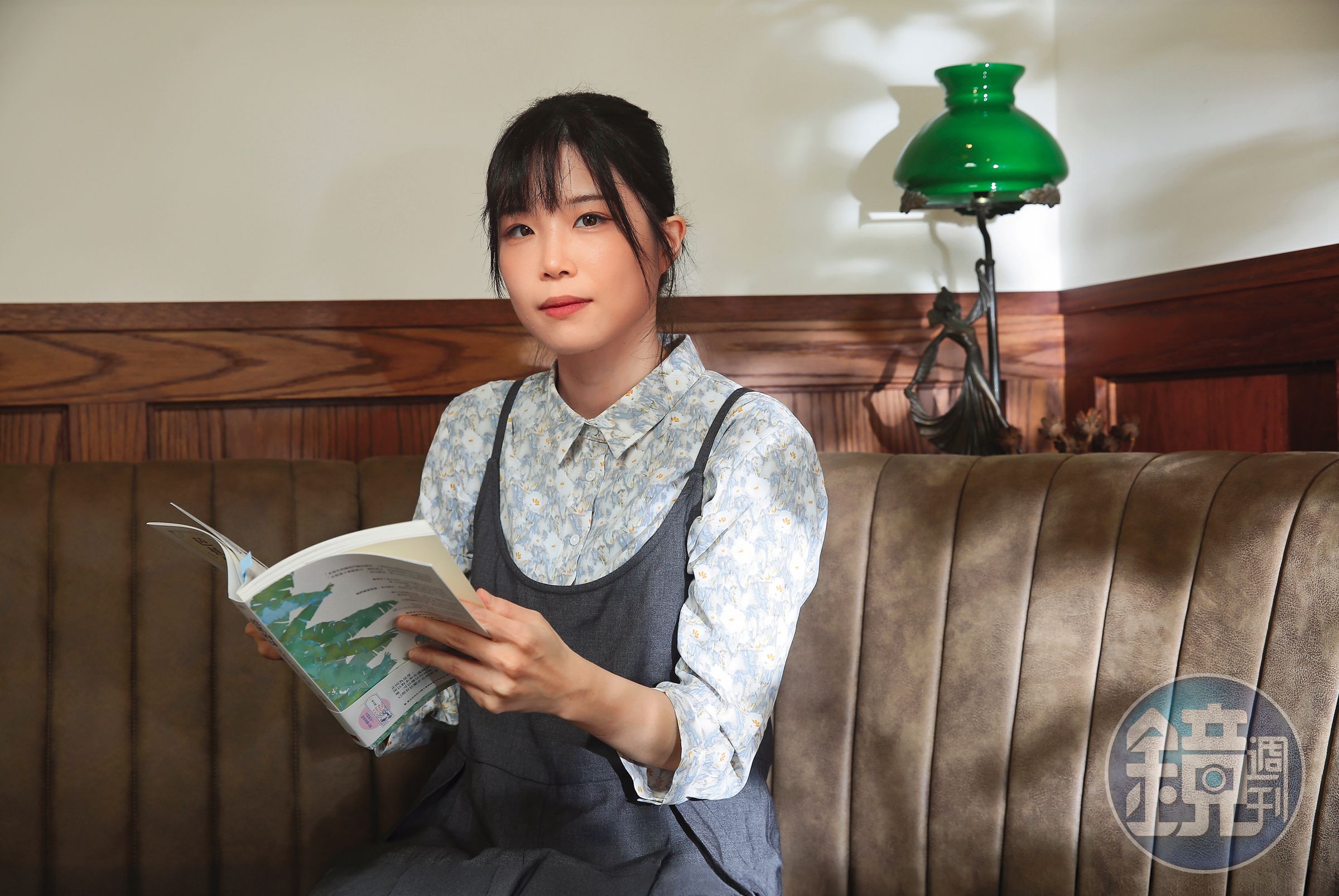 左萱2015年以《神之鄉》出道，2017年參與「漫畫植劇場」，企劃繪製《五味八珍的歲月》漫畫版，《芭蕉的芽》是她第3部個人作品、也是第2部長篇。