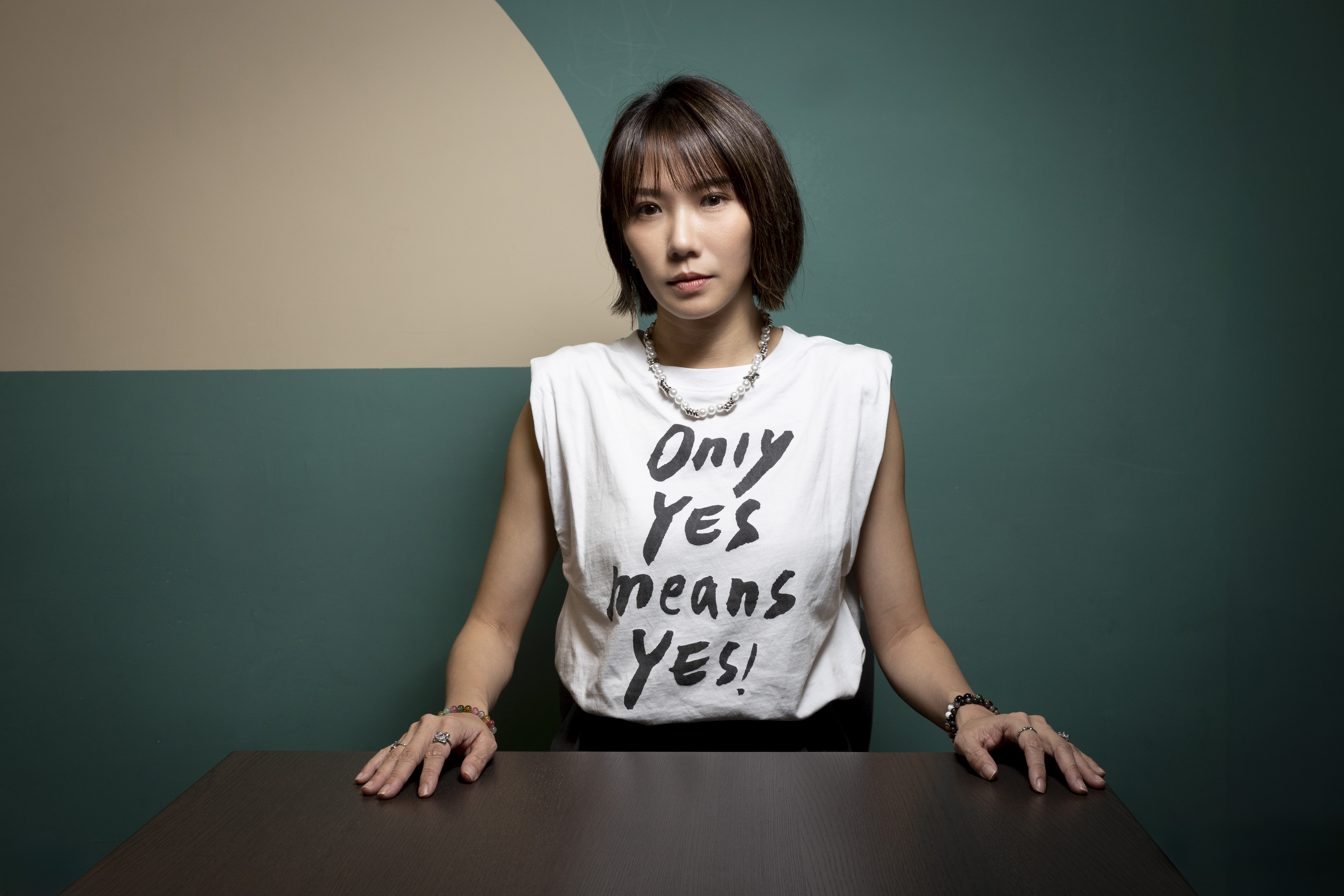 大牙擔任現代婦女基金會年度倡議大使，近日出席許多公開活動，都身著Only Yes Means Yes（沒有同意，就是性侵）字樣上衣，宣導積極同意權。