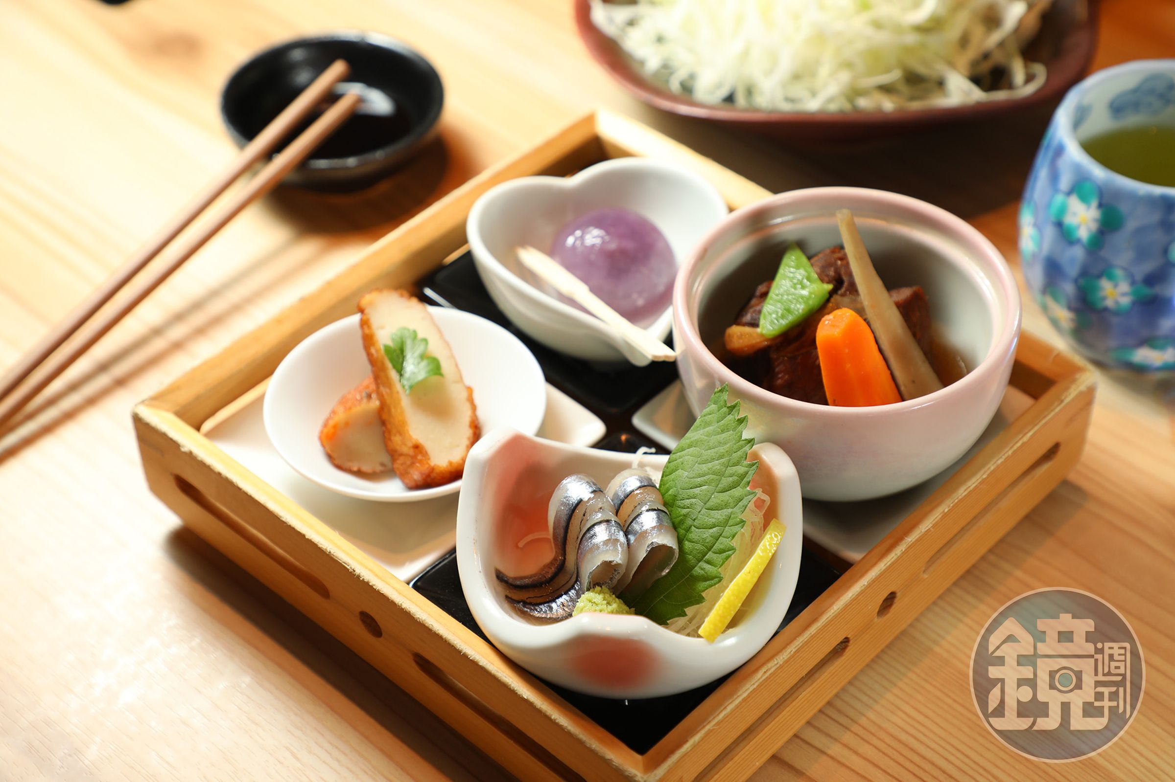 餐廳提供多種套餐，能品嘗到時令開胃菜、沙拉與甜點。