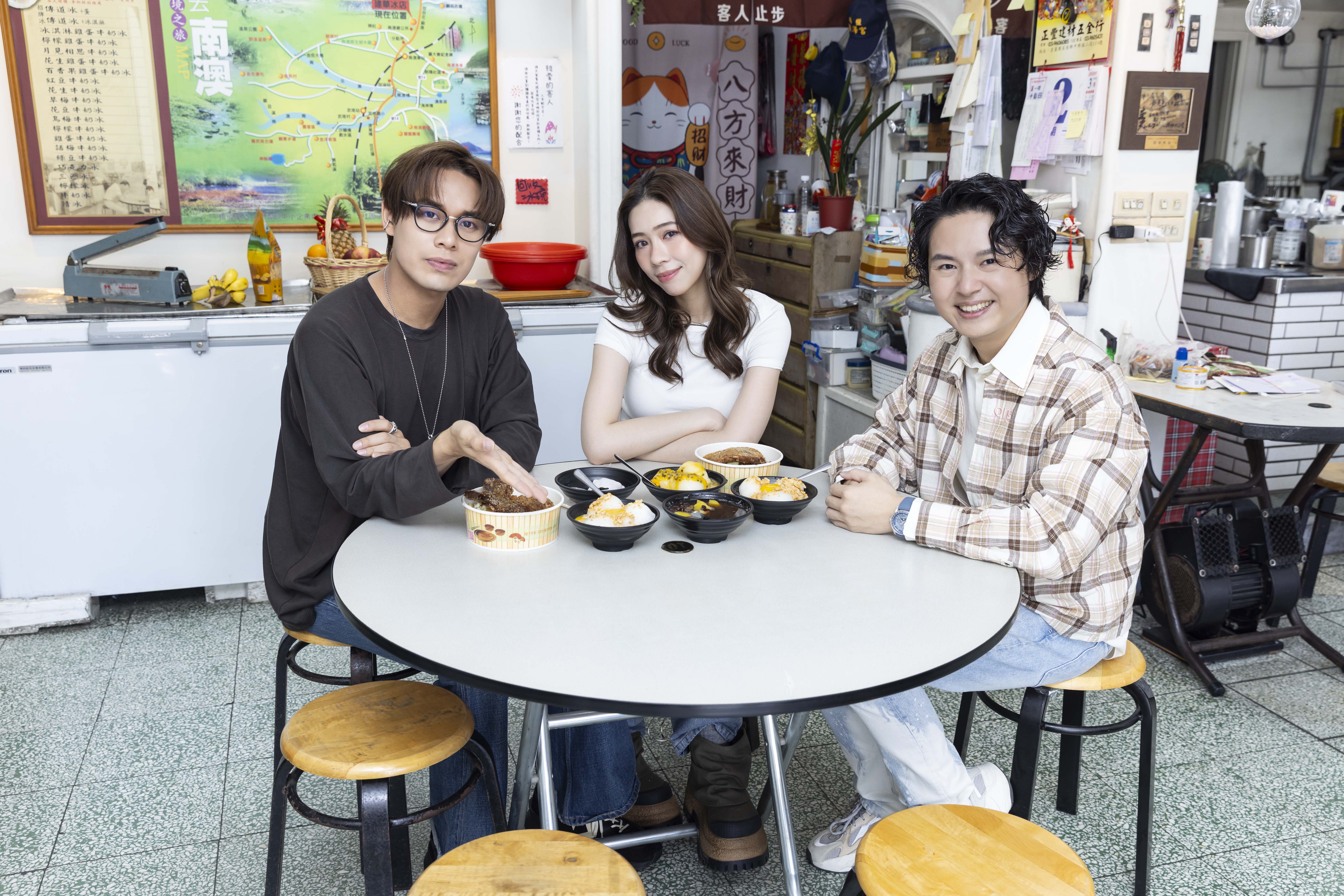 告五人捐贈救護車的消息深受冰店老闆感動,一直念念不忘想請他們吃碗冰表達謝意。(相信音樂提供)