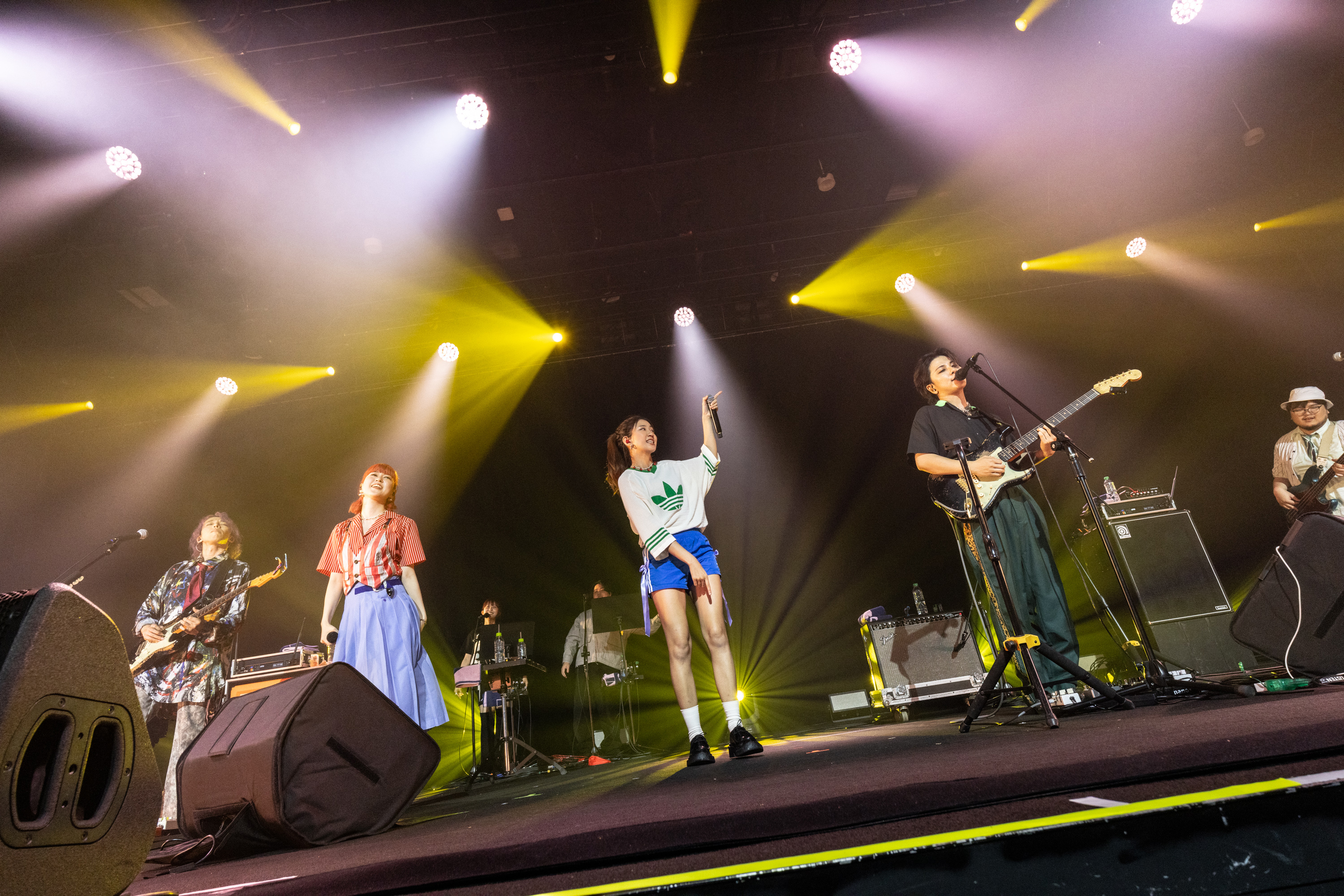 9m88（中）驚喜現身日本Penthouse台北演唱會。（ 好玩國際文化提供）