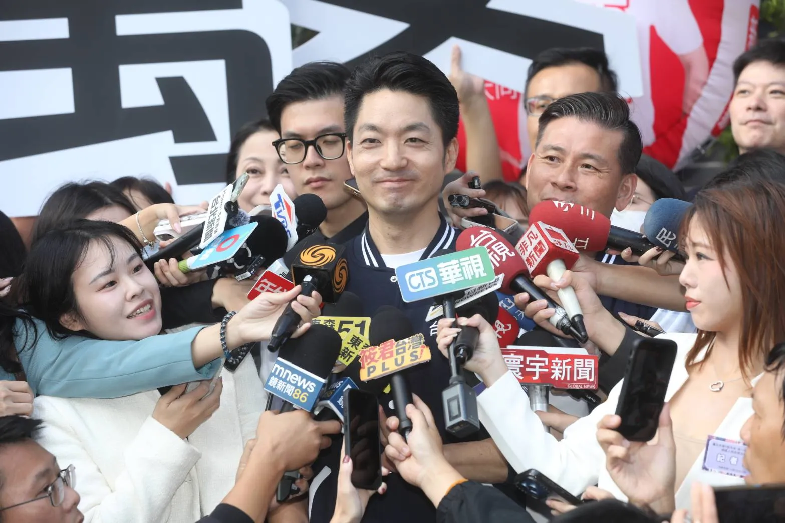 《颱風大作戰》引爭議！蔣萬安昨稱「支持者做的」遭疑切割　今又改口了：團隊做的
