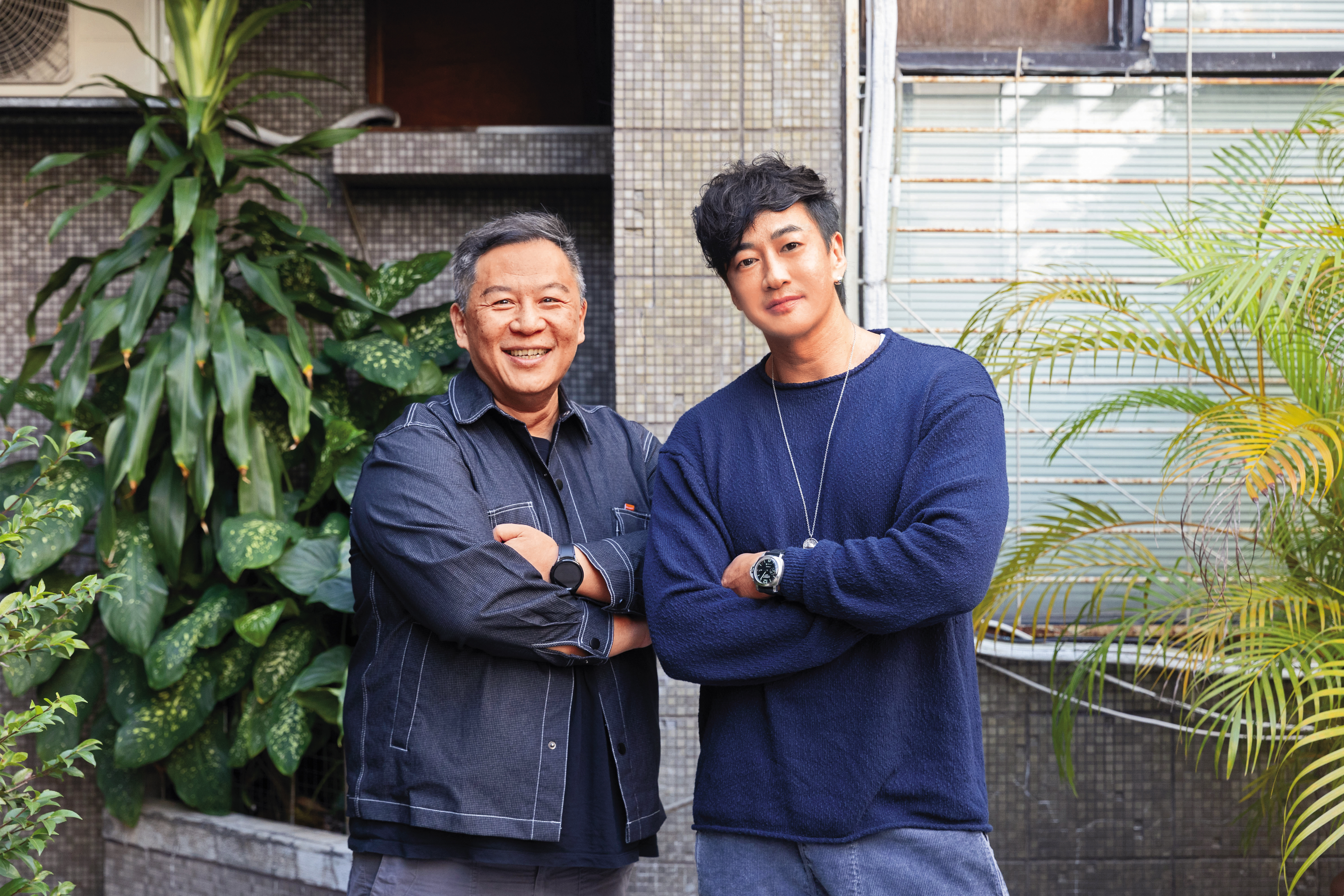 《不如海邊吹吹風》由編導何潤東（右）、製作人揭陽（左）攜手合作。