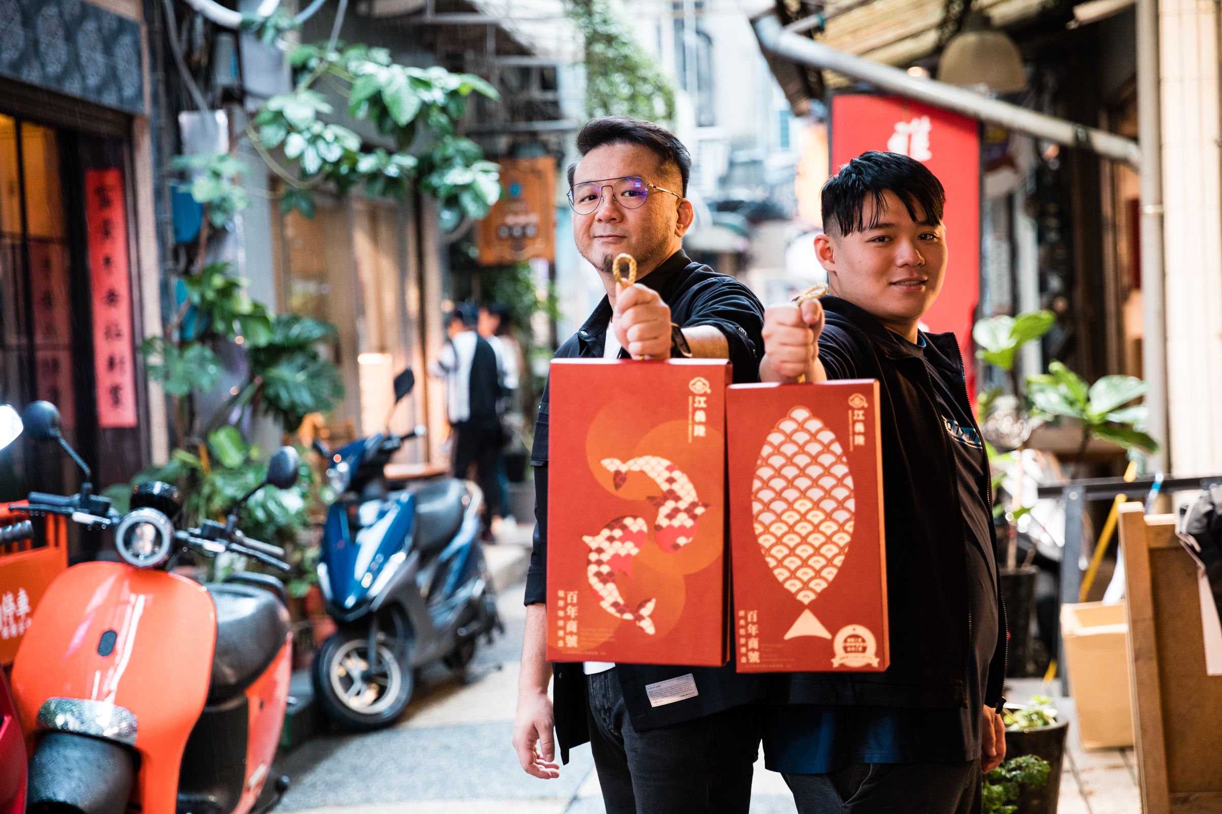 三奇壹號咖啡店推出江義隆百年商號魚型禮盒。