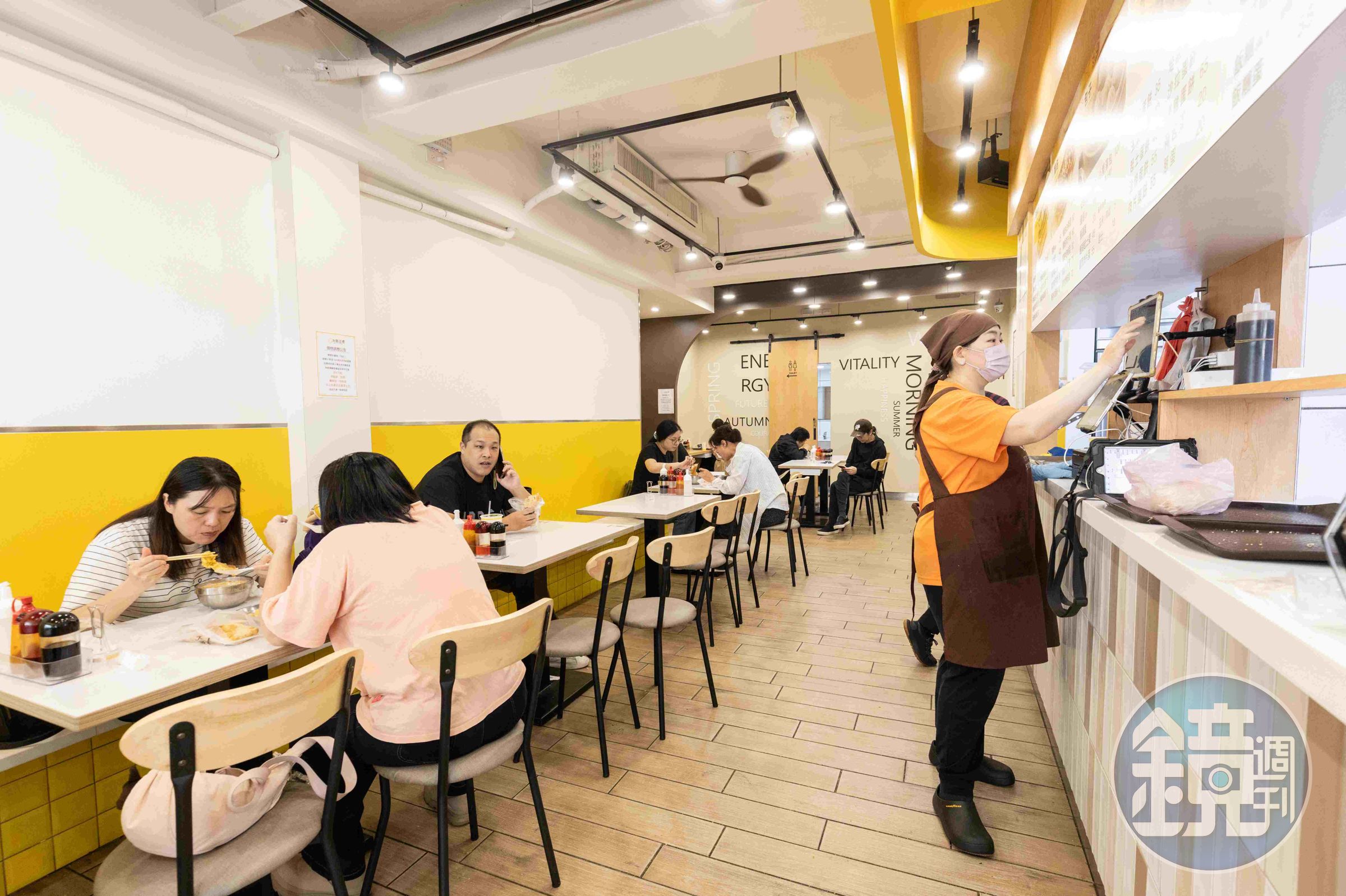 這家是深受鄰里喜愛的傳統早餐店,前些年重新裝修,環境變得整潔清爽。
