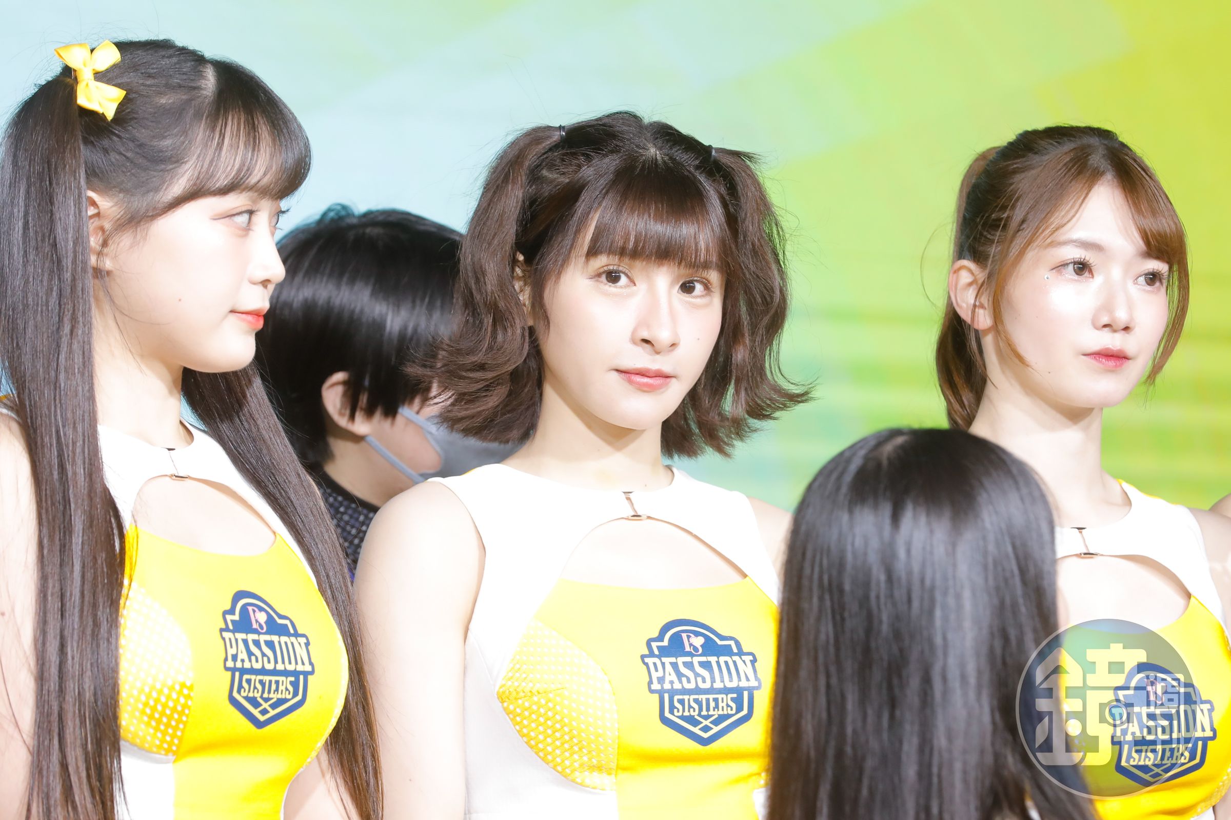 怕有人誤會她是「薪水小偷」,峮峮預告球場應援將缺席開場舞。(本刊資料照)