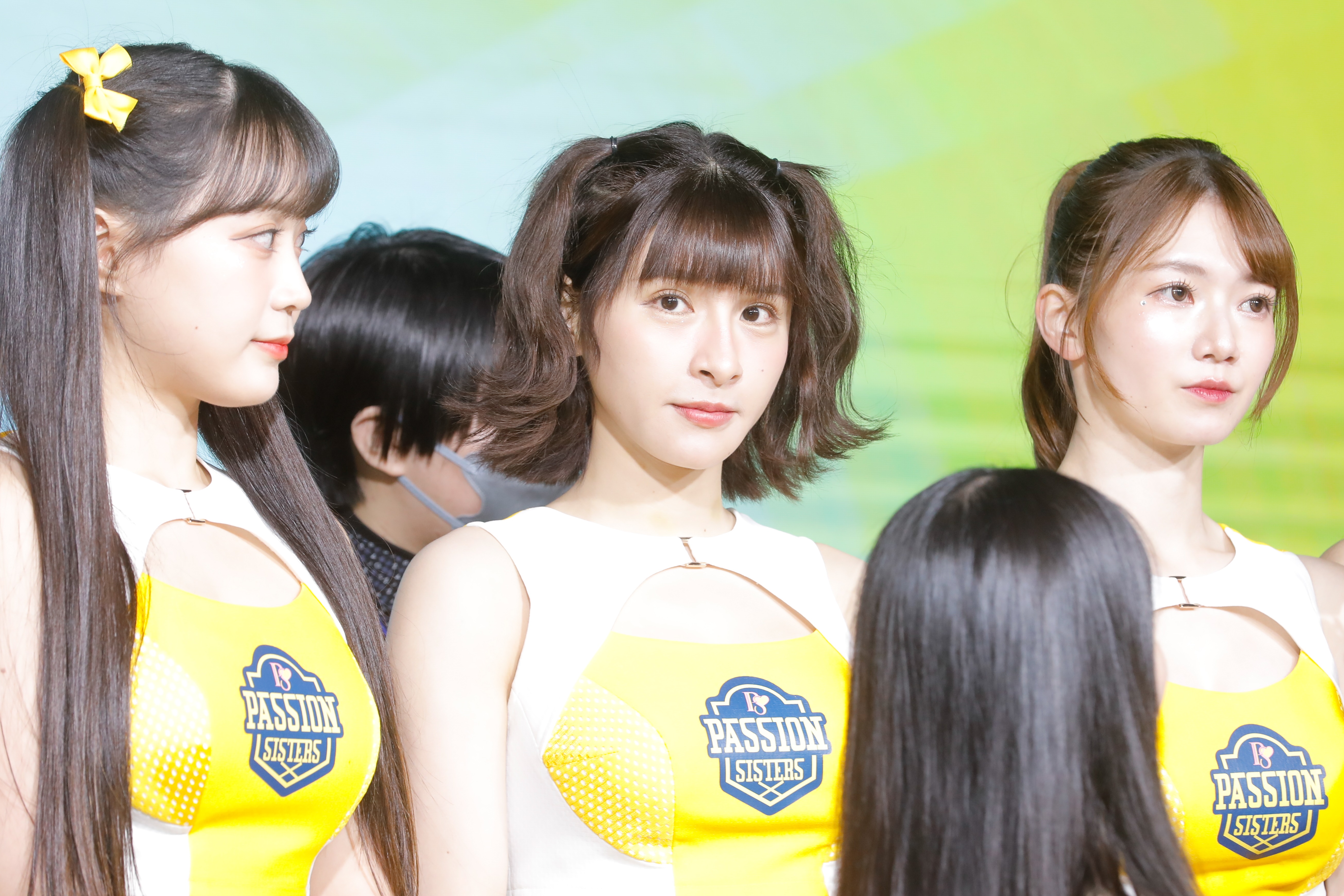 怕有人誤會她是「薪水小偷」，峮峮預告球場應援將缺席開場舞。（本刊資料照）