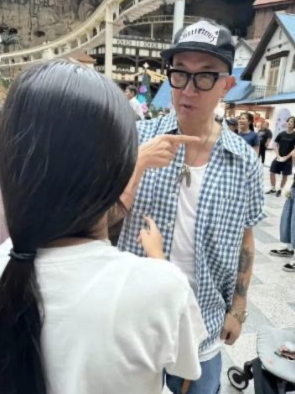 具俊曄與大S女兒。(翻攝自微博)