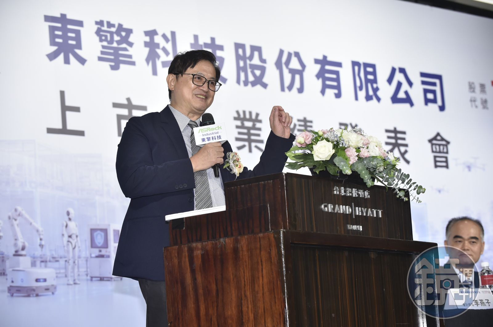 和碩童子賢笑捧金孫不嫌多 期許東擎上市如放風箏要姿勢漂亮!