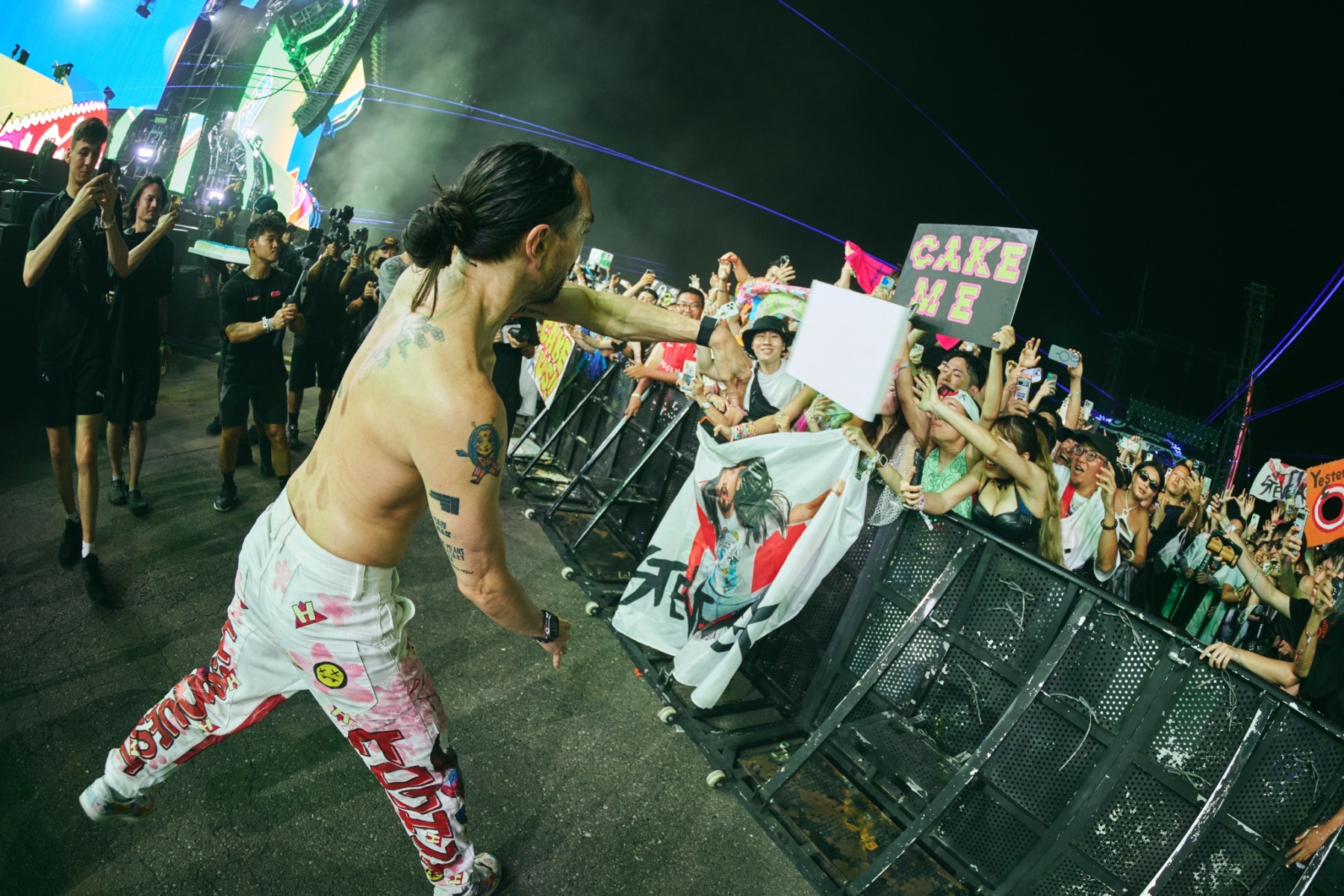 睽違8年來台「電音大帝」Steve Aoki,終於在Ultra Taiwan邀請之下「砸派神射手」傳奇演出即將在台灣經典重現,更是相隔10年回歸台灣戶外音樂節。(Ultra Taiwan提供)
