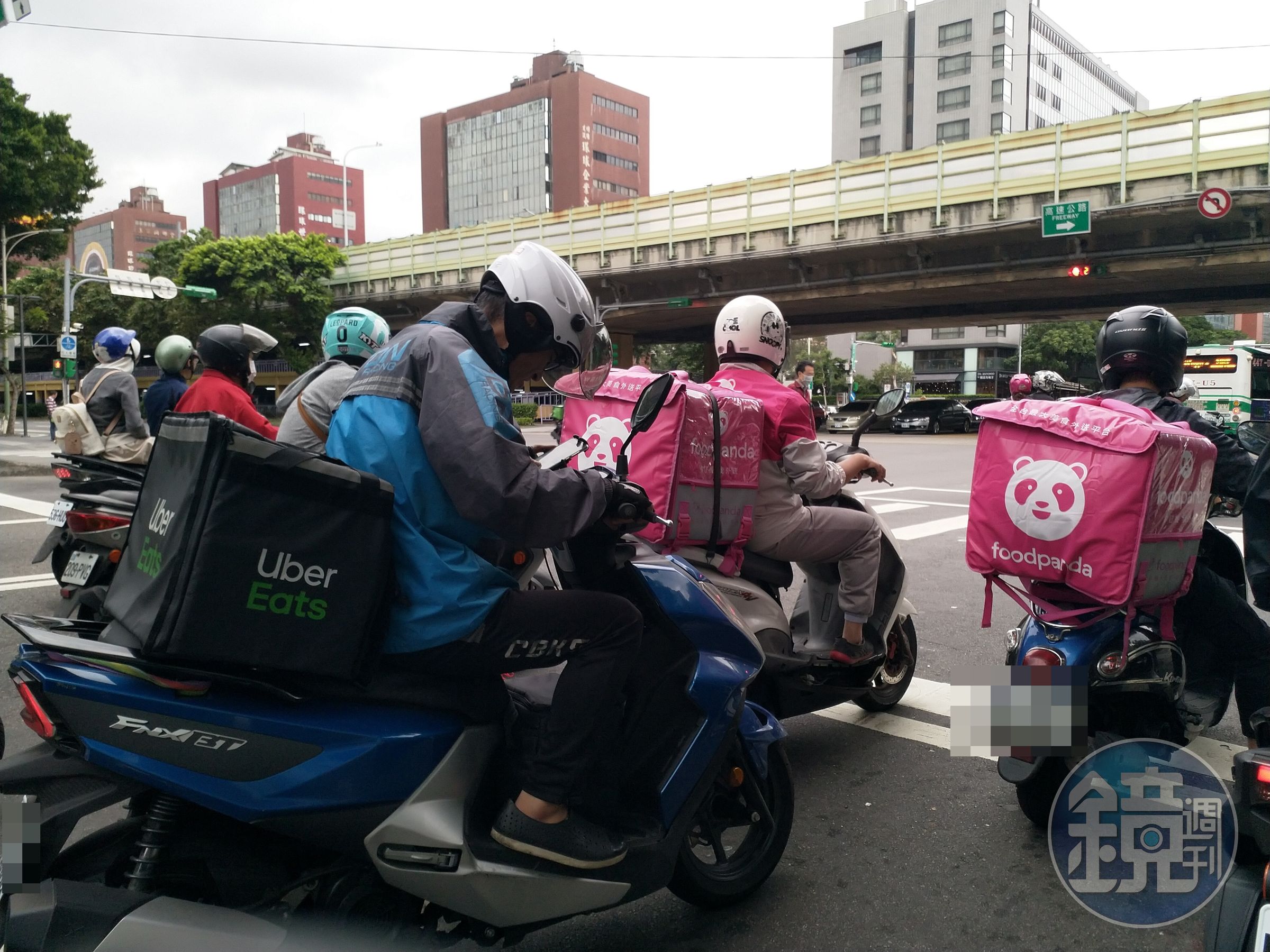 外送平台Uber Eats今(14)日震撼宣布將以9.5億美元(約新台幣308億元)併購「foodpanda台灣外送事業」。(本刊資料照)